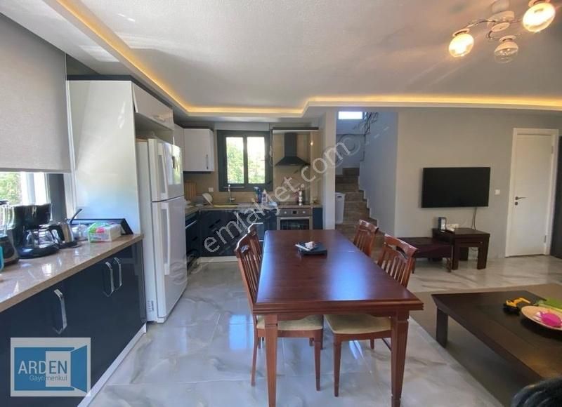 Akarca'da,denize Yürüme Mesafesinde Tam Müstakil Villa - Görsel 12