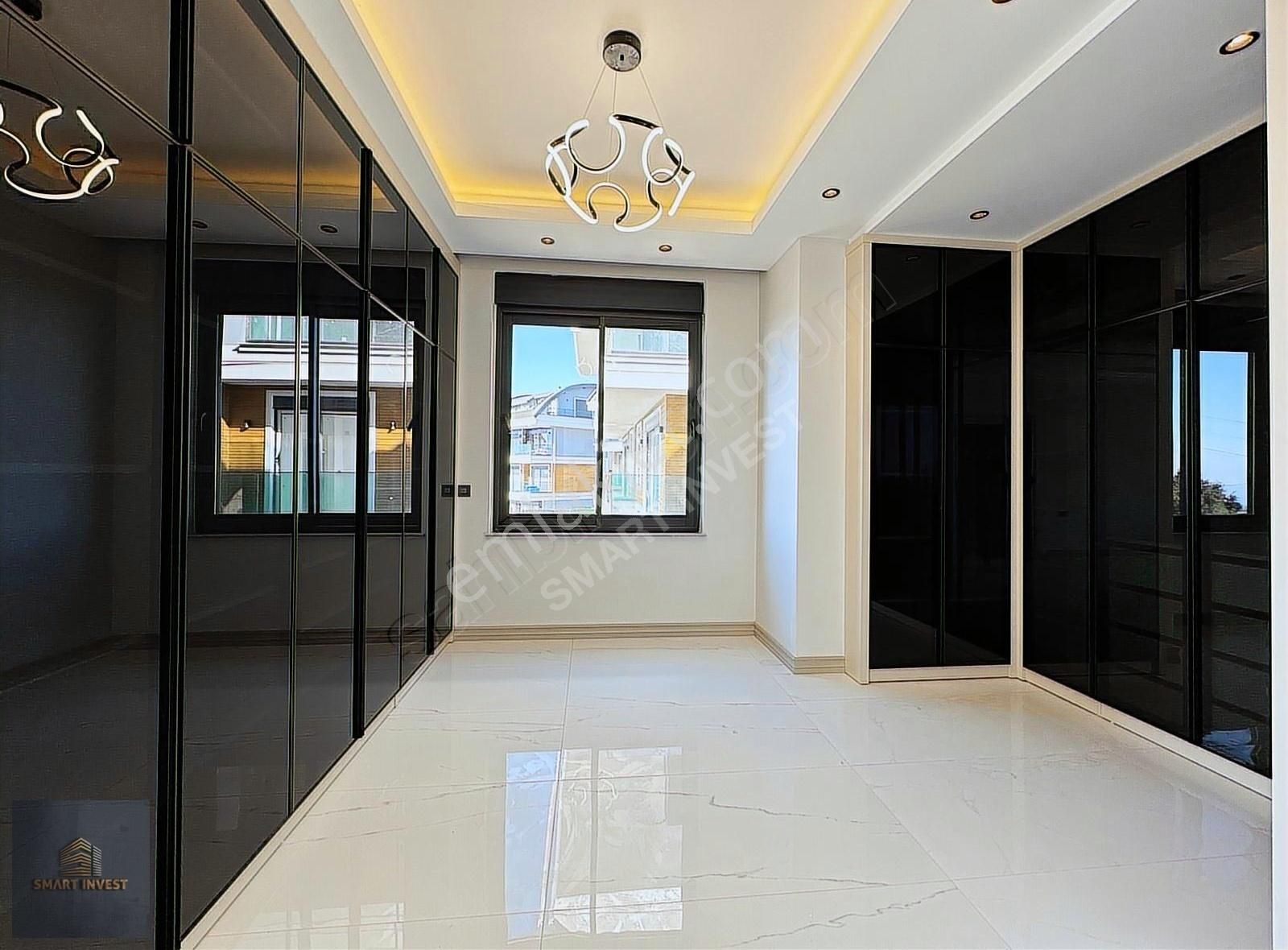 Alanya Tepe Mahallesinde Asansörlü Deniz Manzaralı 5+2 Villa - Görsel 2