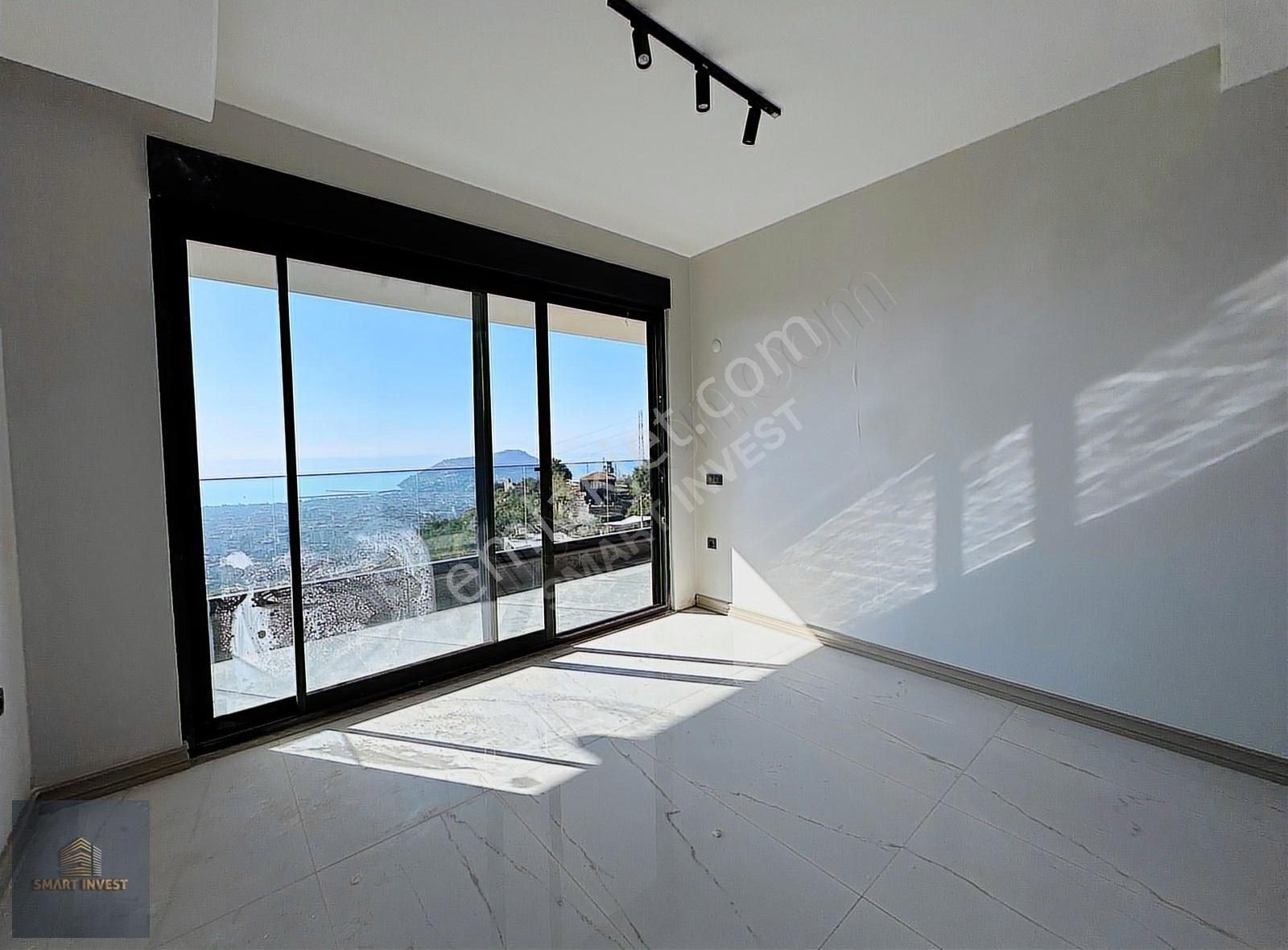 Alanya Tepe Mahallesinde Asansörlü Deniz Manzaralı 5+2 Villa - Görsel 3