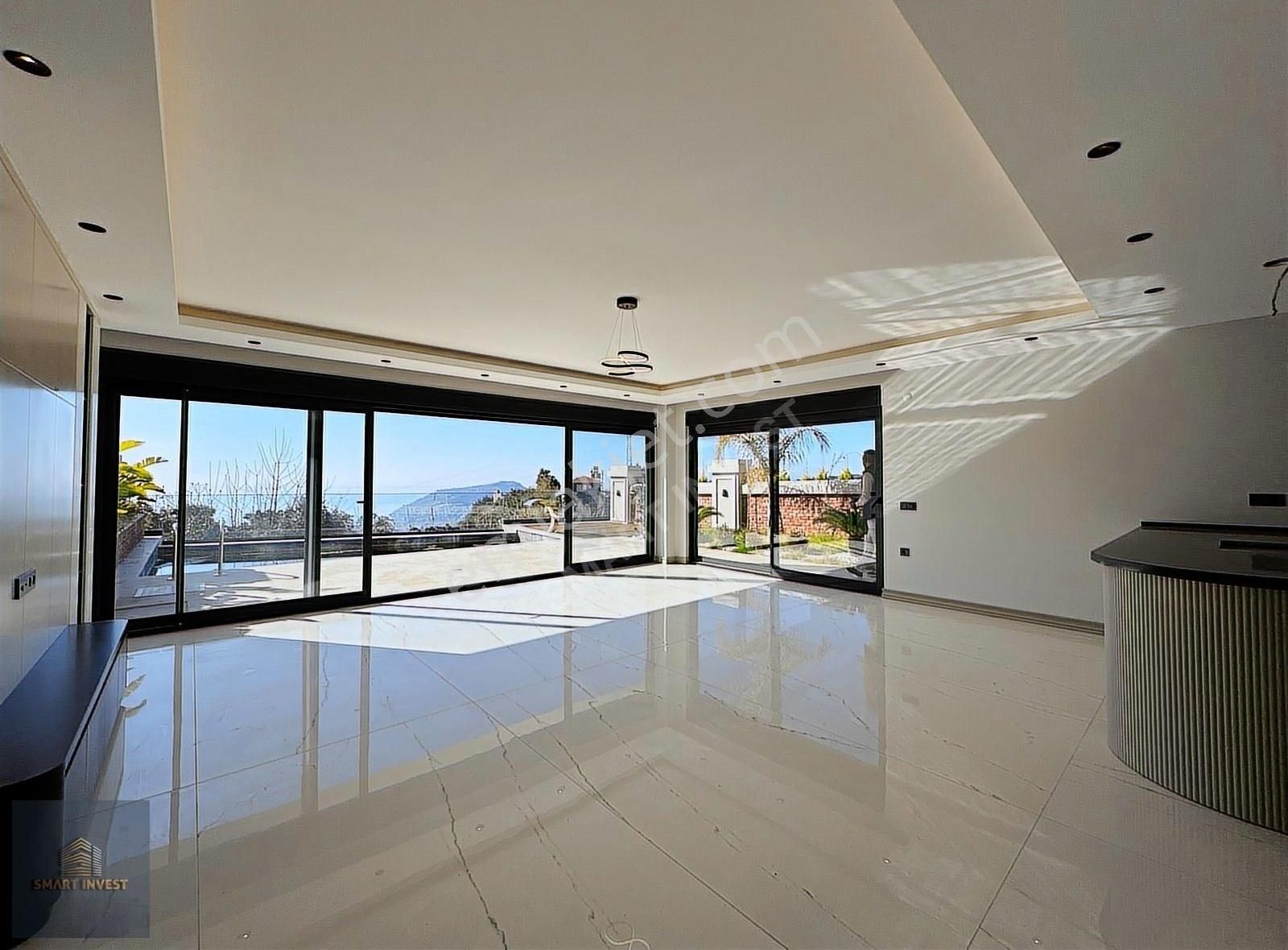 Alanya Tepe Mahallesinde Asansörlü Deniz Manzaralı 5+2 Villa - Görsel 15