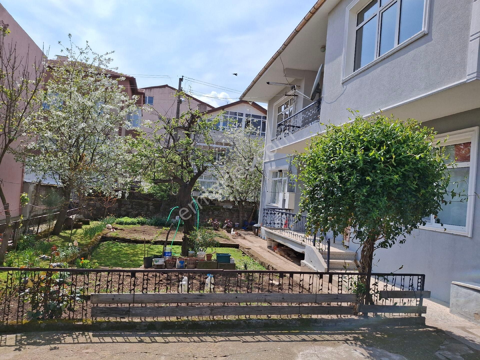 T.dağ Muratlı Kurtpınar Mah.de Merkezi Konumda (4+1)müstakil Bahçeli 2.kat Daire Kiralıktır.