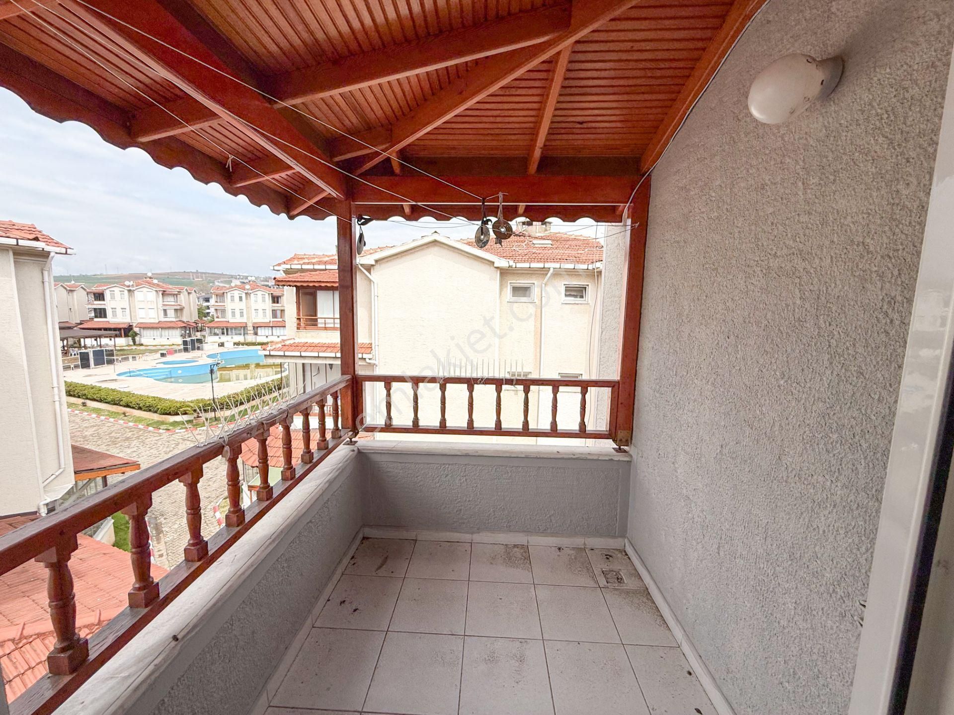 Kumbağ Denize 50 Mt Havuzlu Site İçinde Satılık Tripleks Villa - Görsel 32