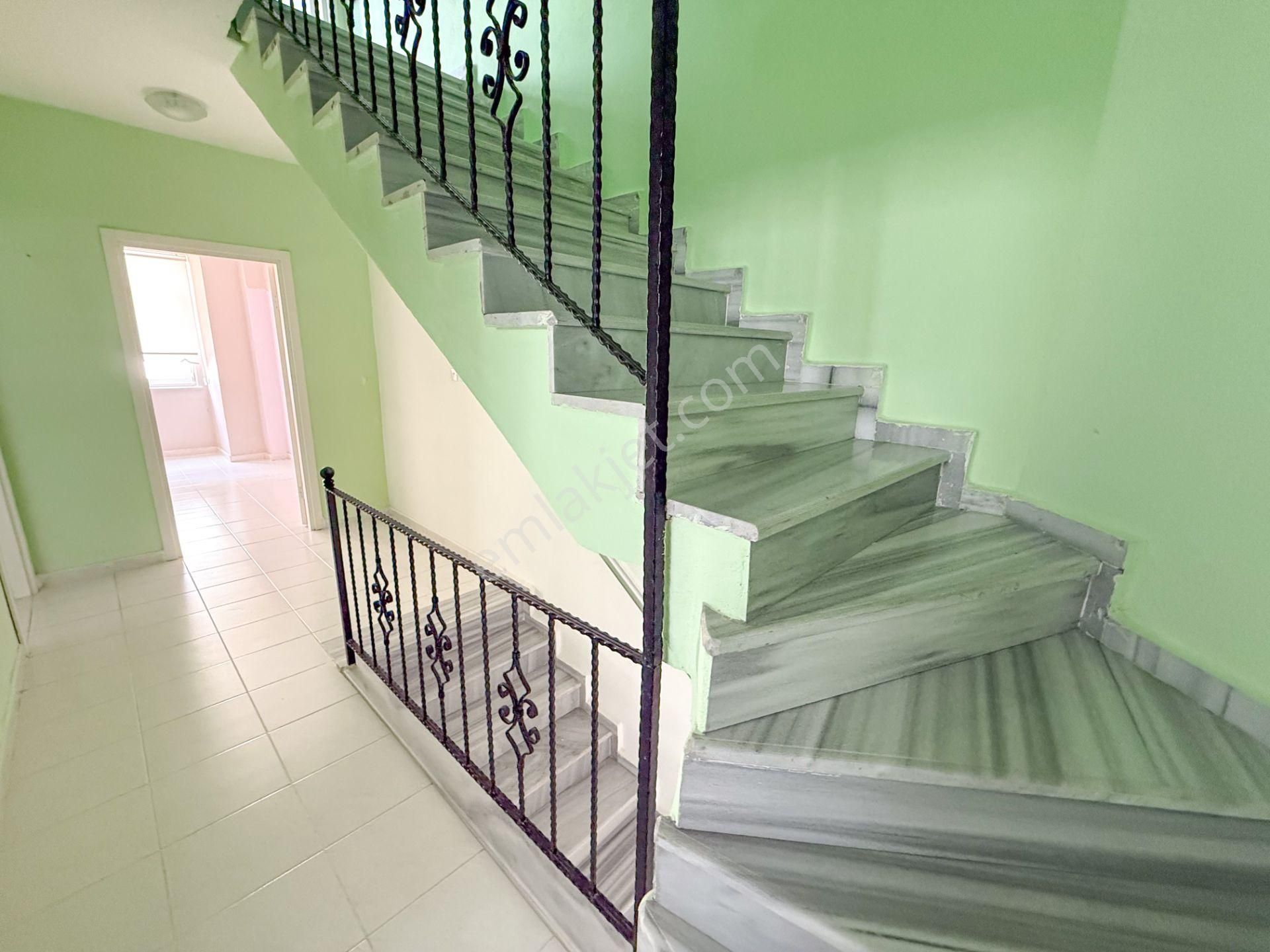 Kumbağ Denize 50 Mt Havuzlu Site İçinde Satılık Tripleks Villa - Görsel 24