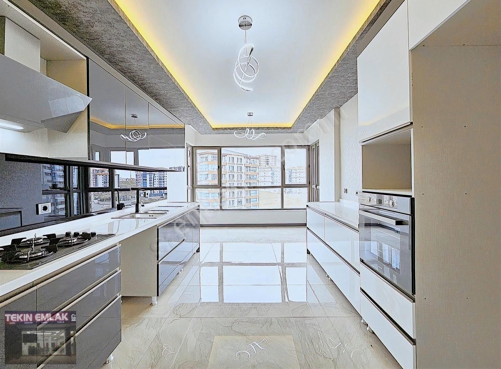 Tekin Emlak'tan K.otopark Y.ısıtma Şık Yapılı 190''m2 Lüx 4+1