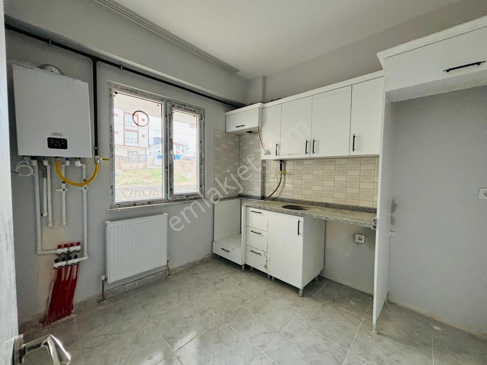 Güvenden Kızılpınar'da Okullara Yakın İskanlı 1+1 Daire