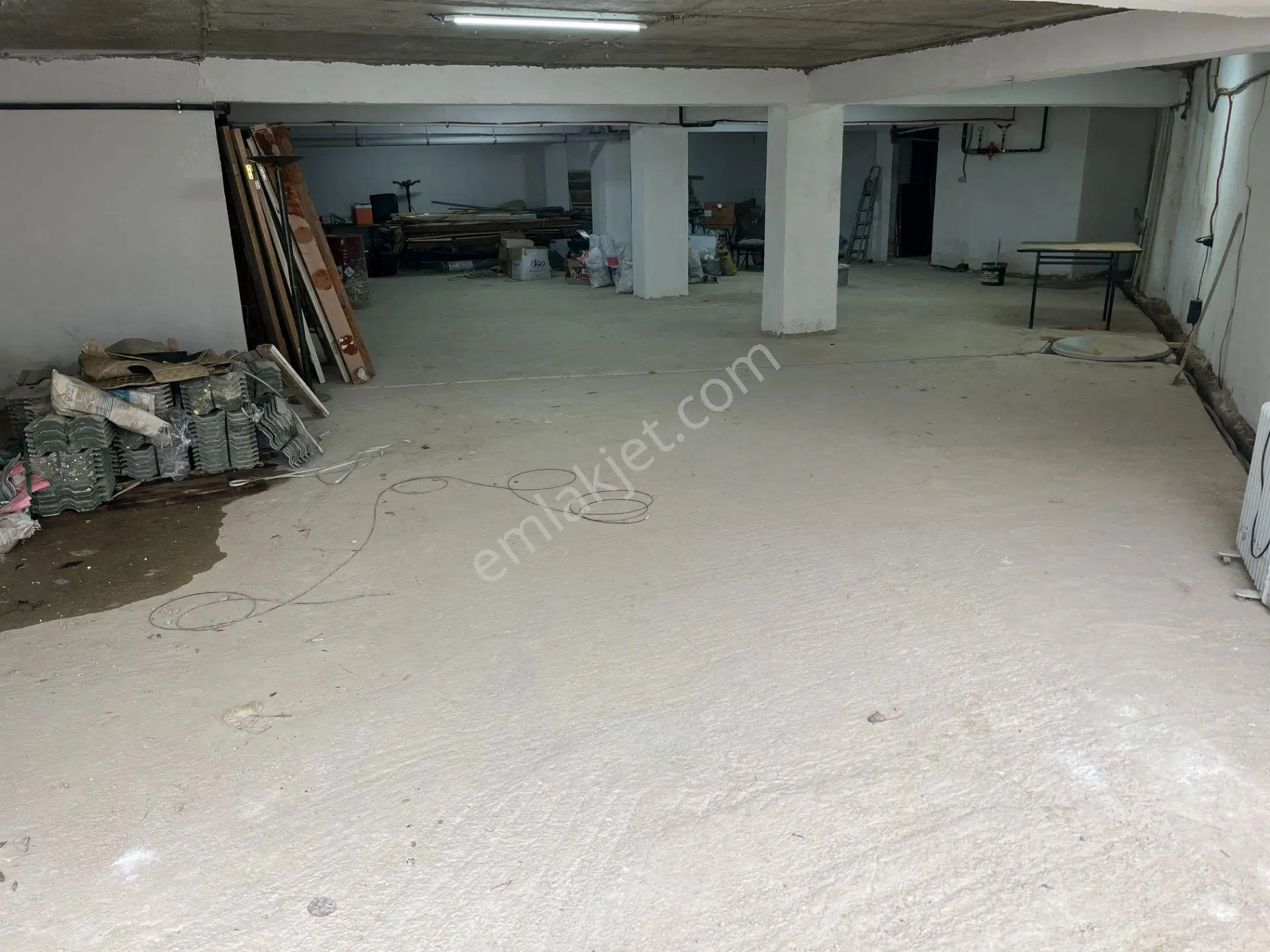 Büyükçekmece Cumhuriyet Mah Sıfır Binada Merkezi Kiralık Depo