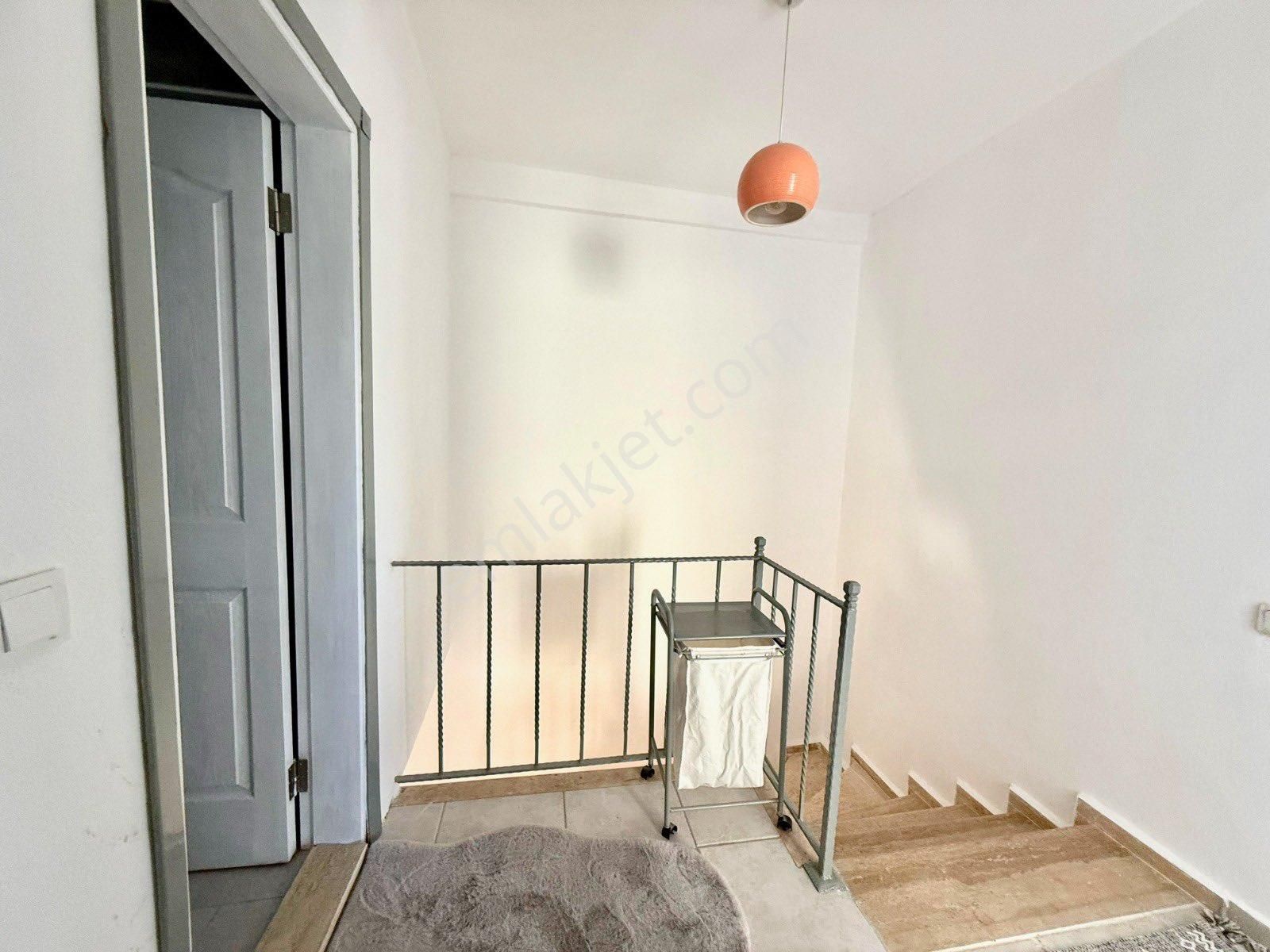 Denize Yakın Satılık Müstakil Bahçeli Villa İngilizden Satılık Eşyalı Ev - Görsel 28