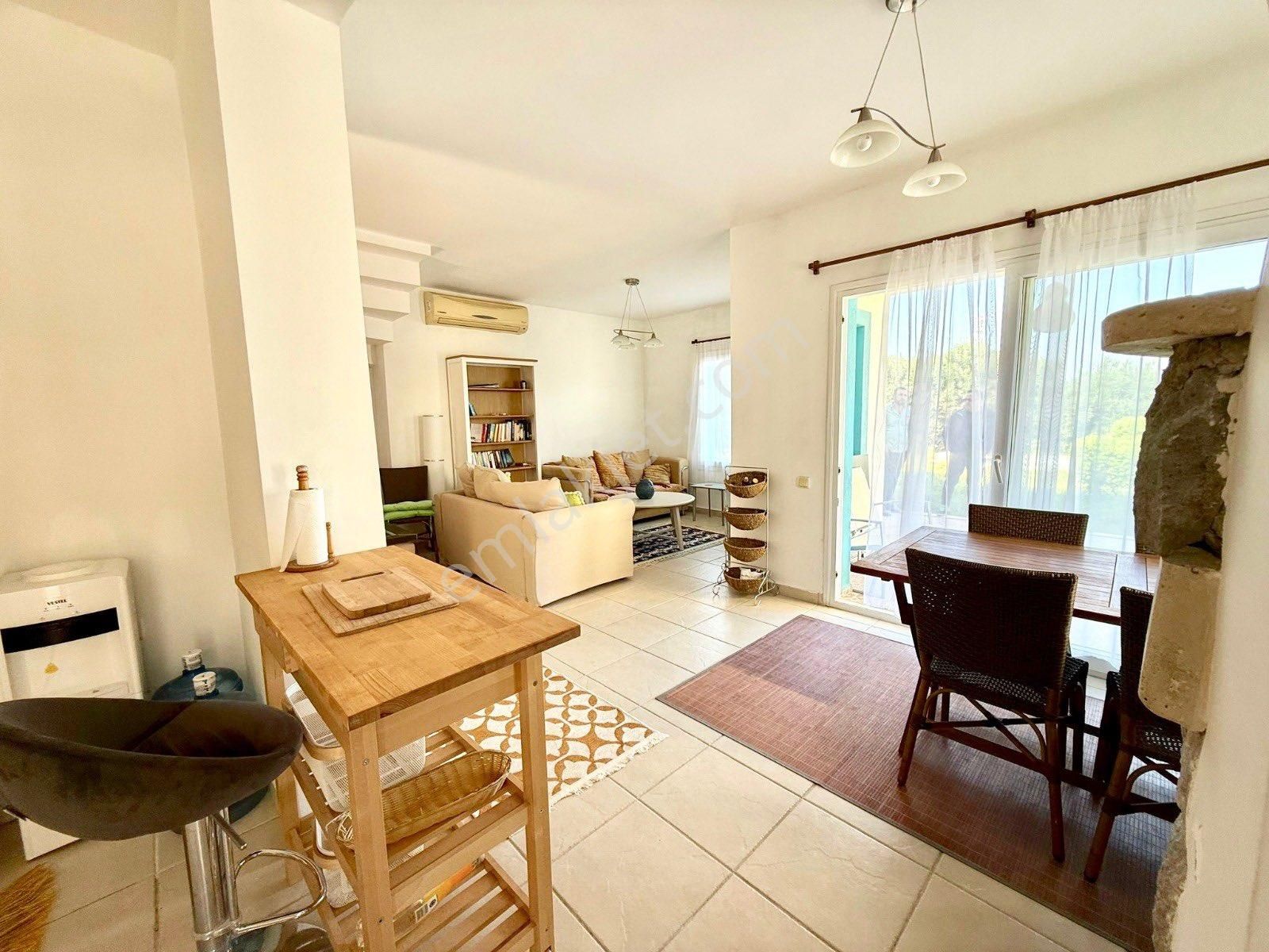 Denize Yakın Satılık Müstakil Bahçeli Villa İngilizden Satılık Eşyalı Ev - Görsel 14