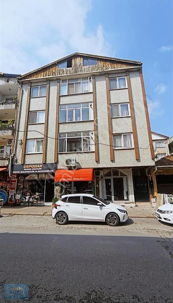 Altıntaş Gayrimenkulden Çarşı Merkezde Kiralık 3+1