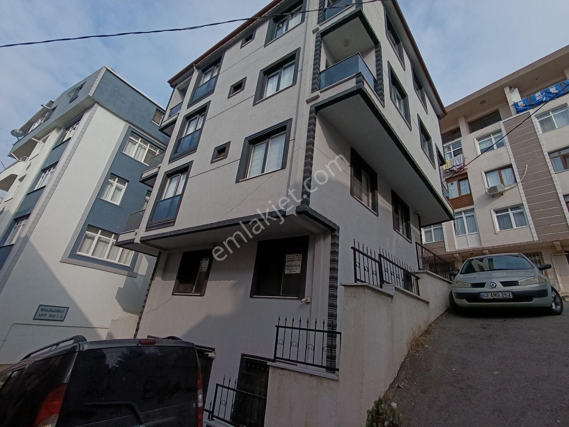 Pendik Esenyalıda Kiralık 1+1 70m2 E-5 Çok Yakın Orta Kat Daire