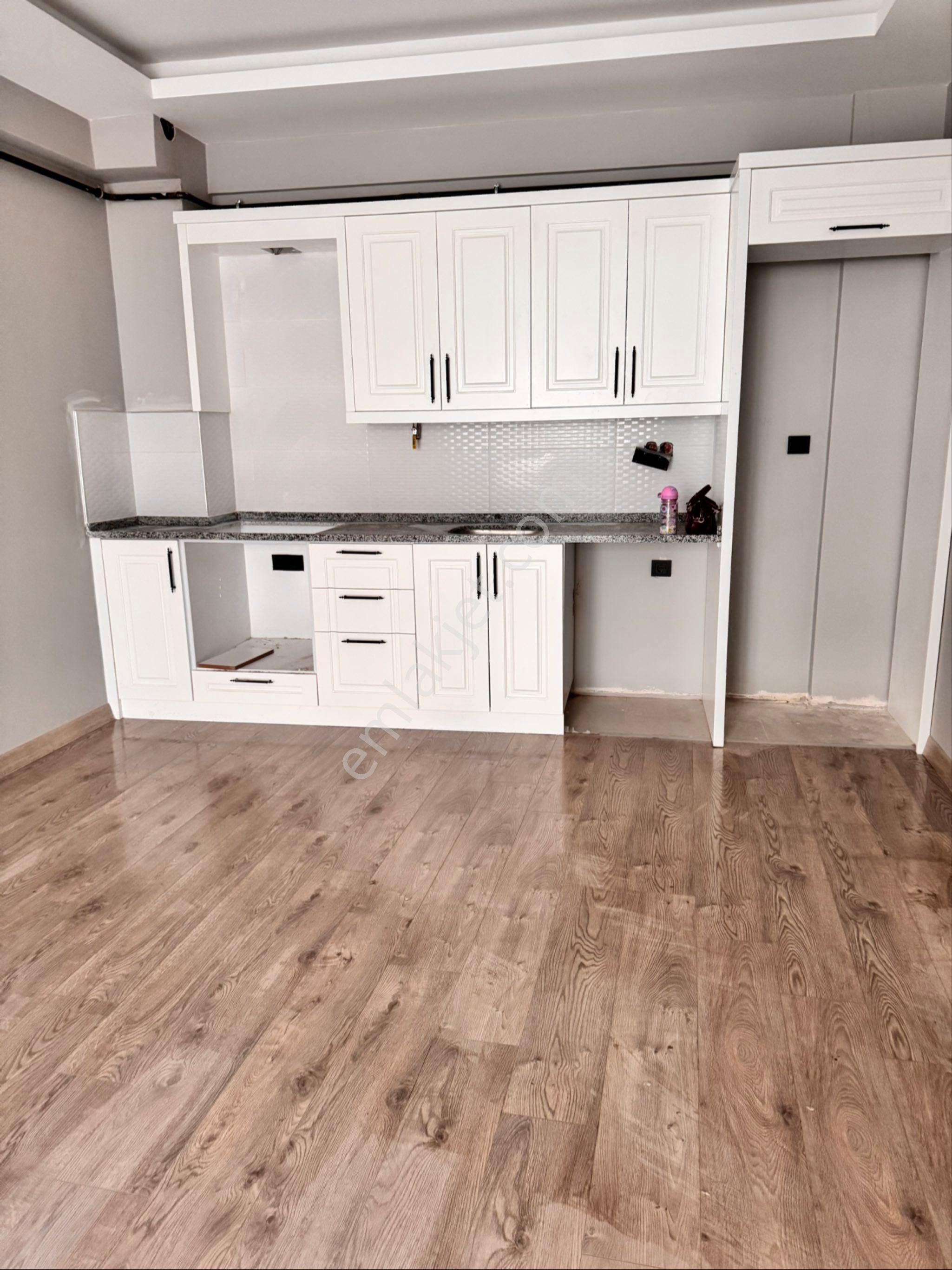 Karşıyakada Kombi Cam Balkon Vestiyer Dahil Satılık Sıfır Daire