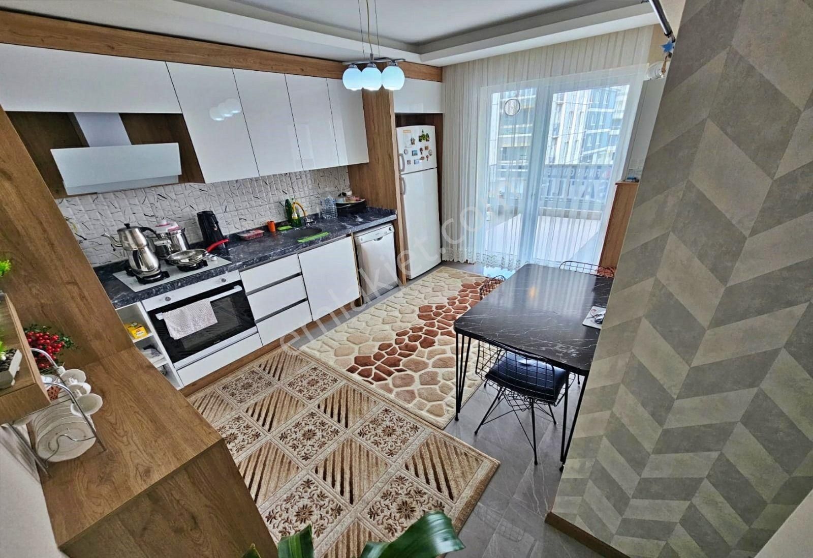 Sincan Yenikent 29 Ekim Mahallesi Full Yapılı Toplu Taşımya Yakın Ara Katta 3+1 Satılık Daire