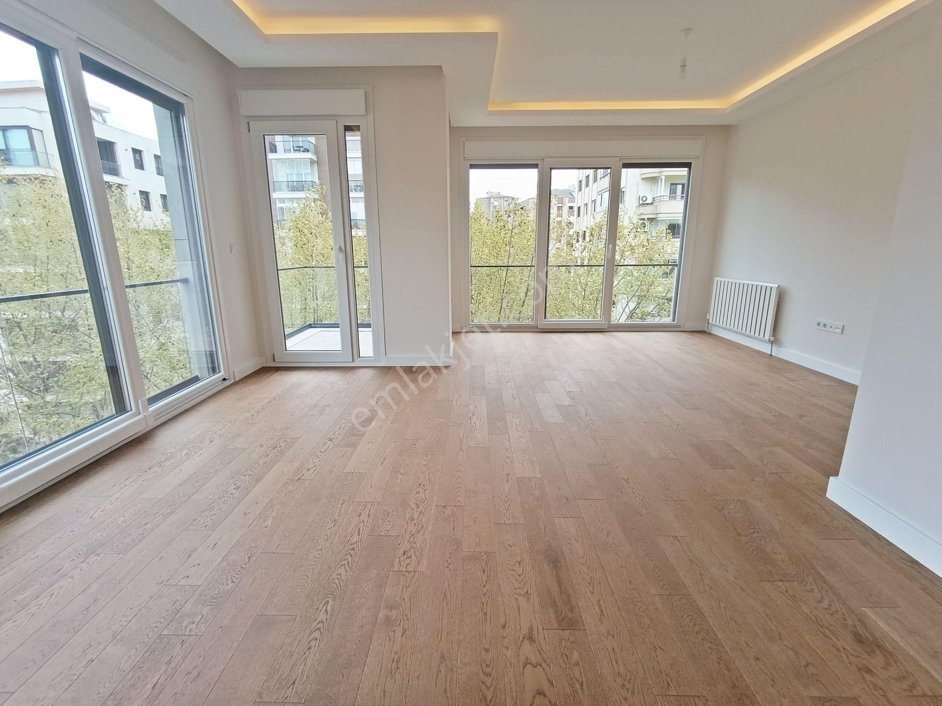 Çiftehavuzlar Sahilde 3+1 Sıfır Balkonlu Daire Emlak Masası