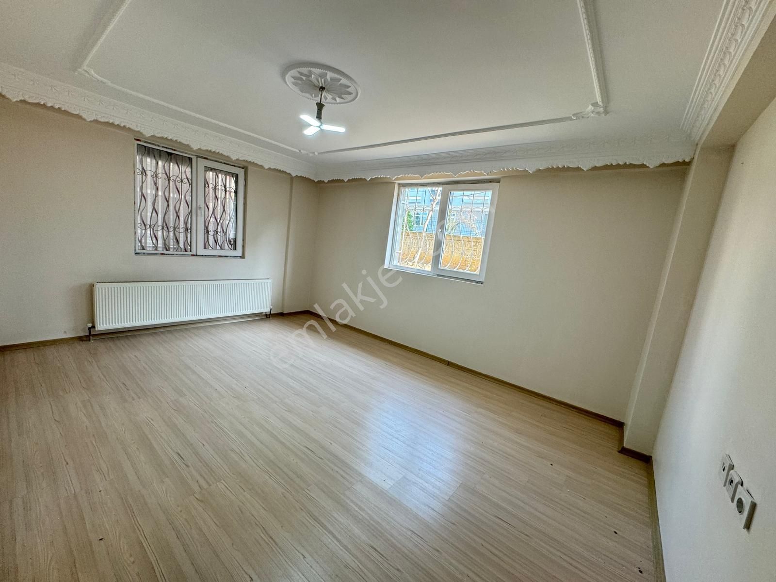 Kent'ten Kıbrısköy Mah.aile Binasında, Asansörlü, Yapılı Ferah Haftaya Özel Fiyat 3+1 Daire...!!!!