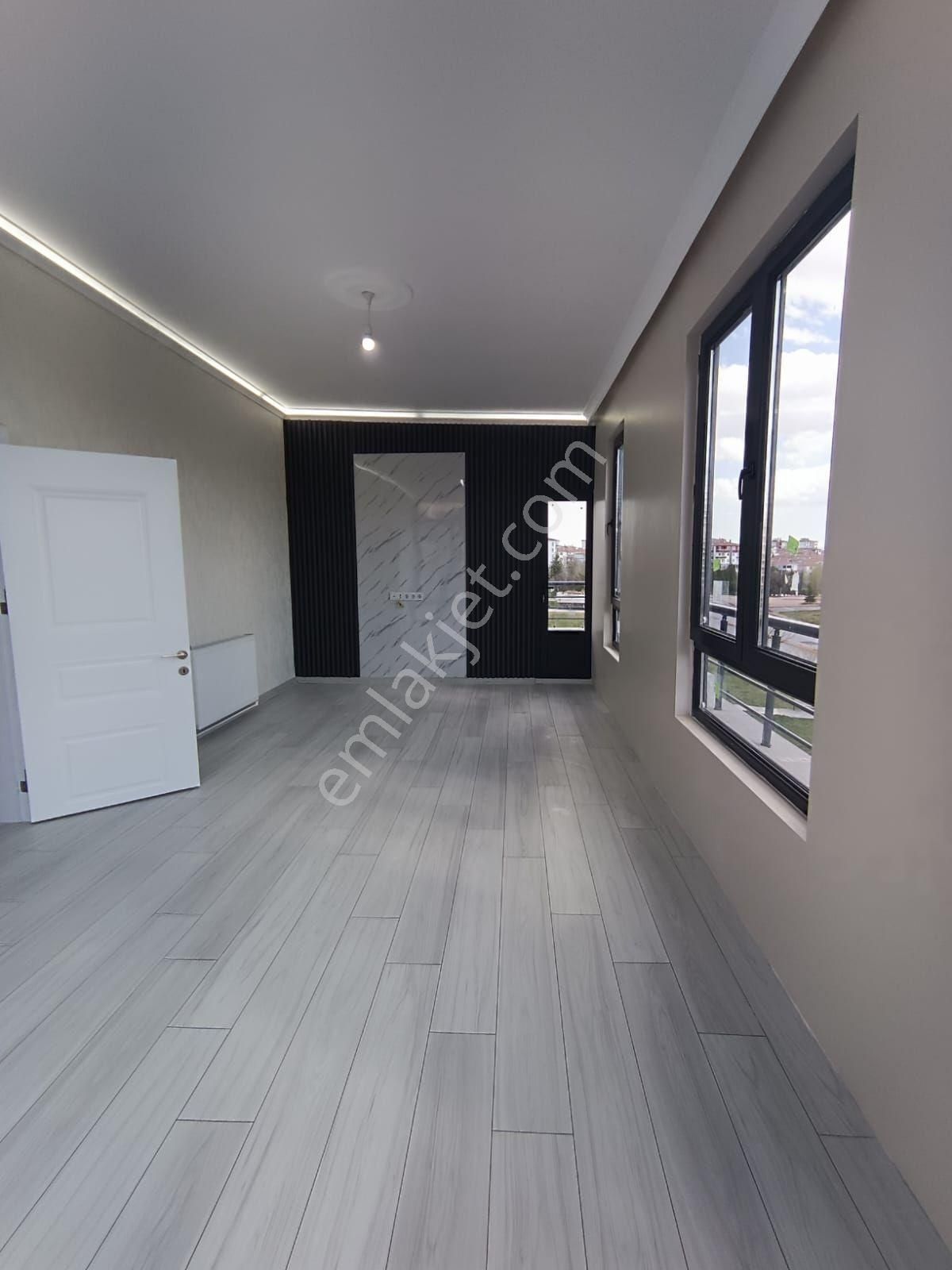 Erkilette Ana Cadde Üzeri Villa Tadında Daire - Görsel 13