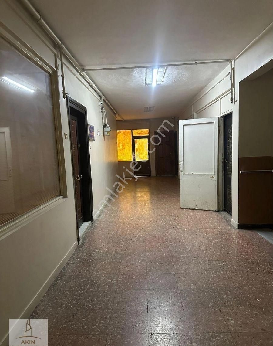 K.çekmece Kanarya Ana Cadde Üstünde Birlik İş Merkezi Hanında Satılık Ofis - Görsel 2