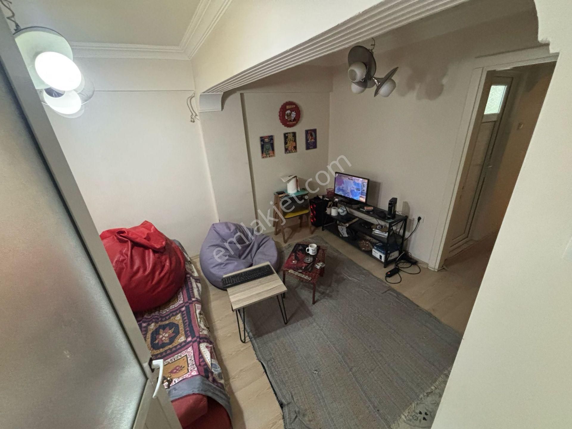 İbrahim Çelebi Mh. Son Kat 2+1 Kiracılı Yatırımlık Daire(izmir Cad. Üzeri)