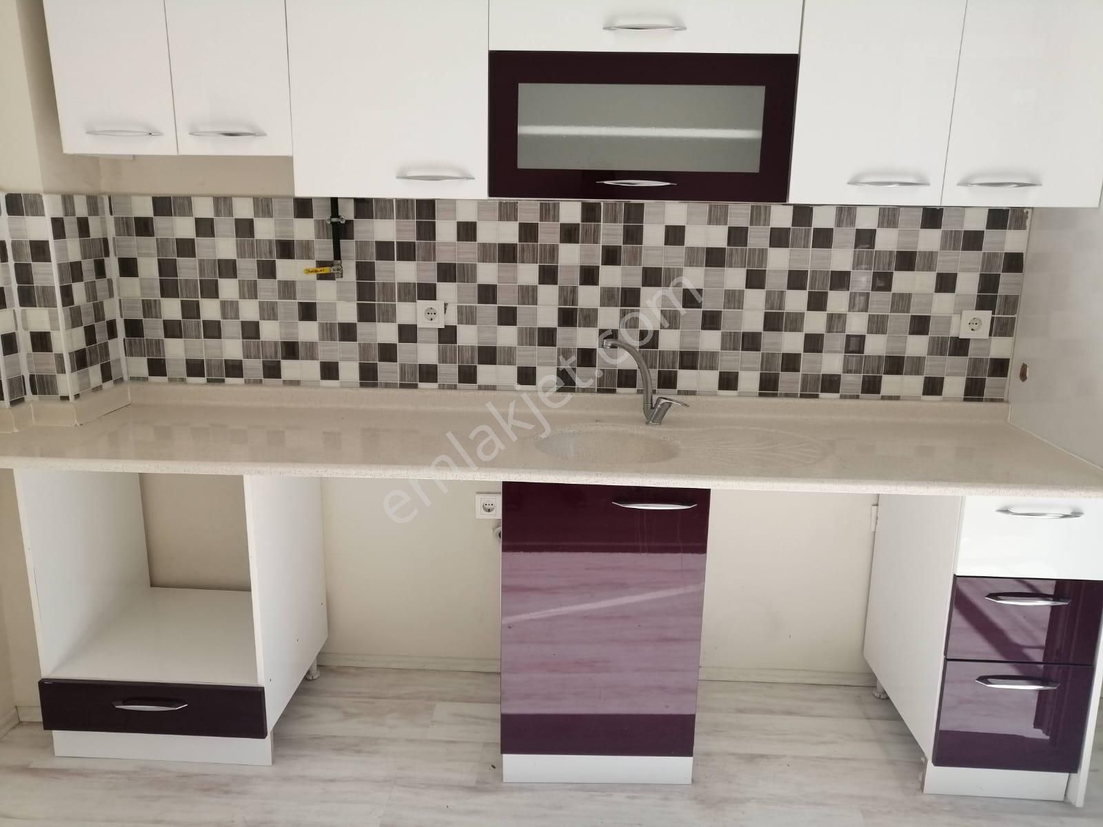 Çamlıcada Cadde Üstü Süper Konumda Asansörlü 2+1 Daire