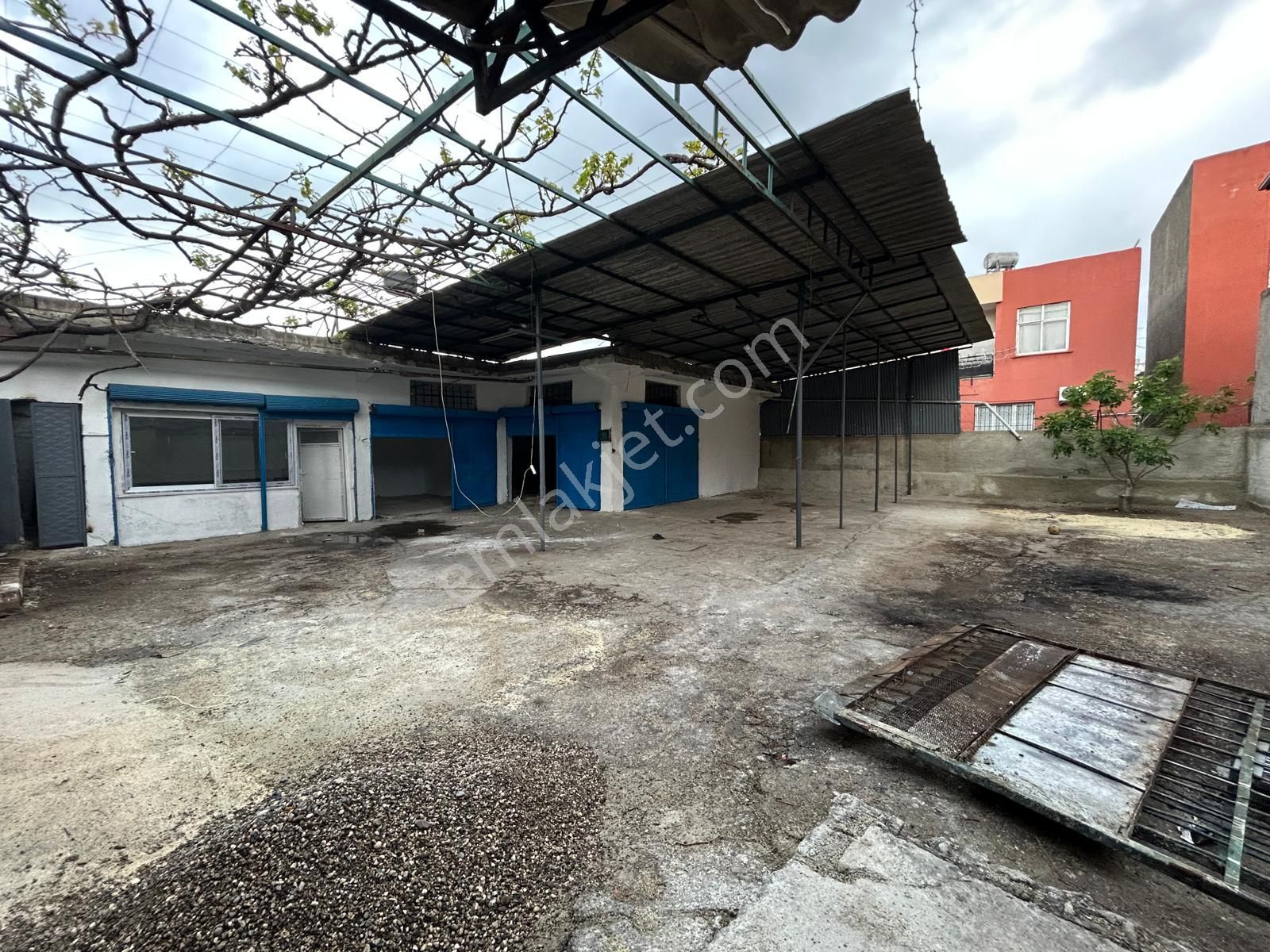 Selahattin Eyübi Mah Çiftlik Yolu Üzeri Kiralık Depo İş Yeri