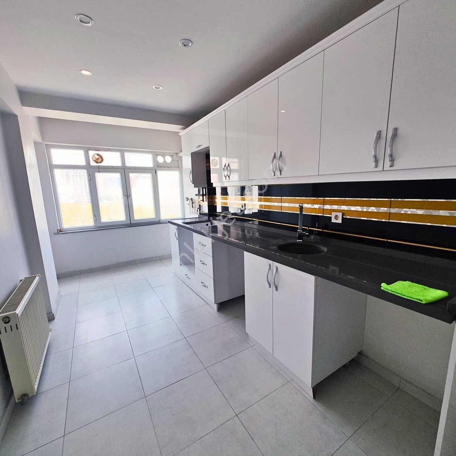 Mehter Çeşme Mahallesi 2+1 Satılık Ara Kat Daire Acil Satılık