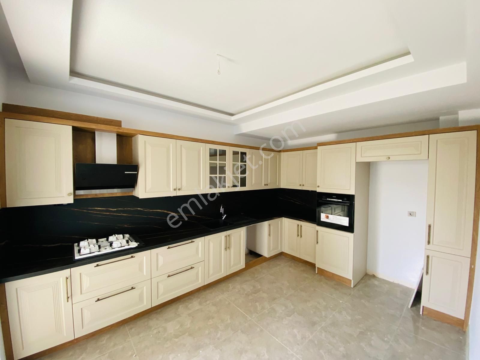 Vitrinden Çamlıbelde Denize 200 M Mesafede 3+1 Trıpleks - Görsel 4