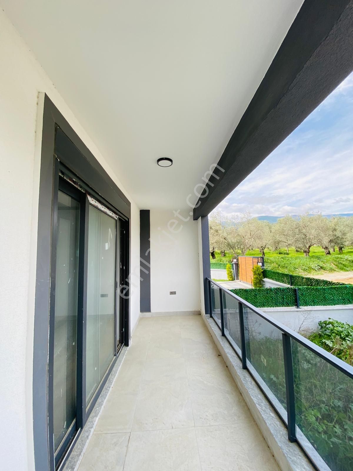 Vitrinden Çamlıbelde Denize 200 M Mesafede 3+1 Trıpleks - Görsel 13