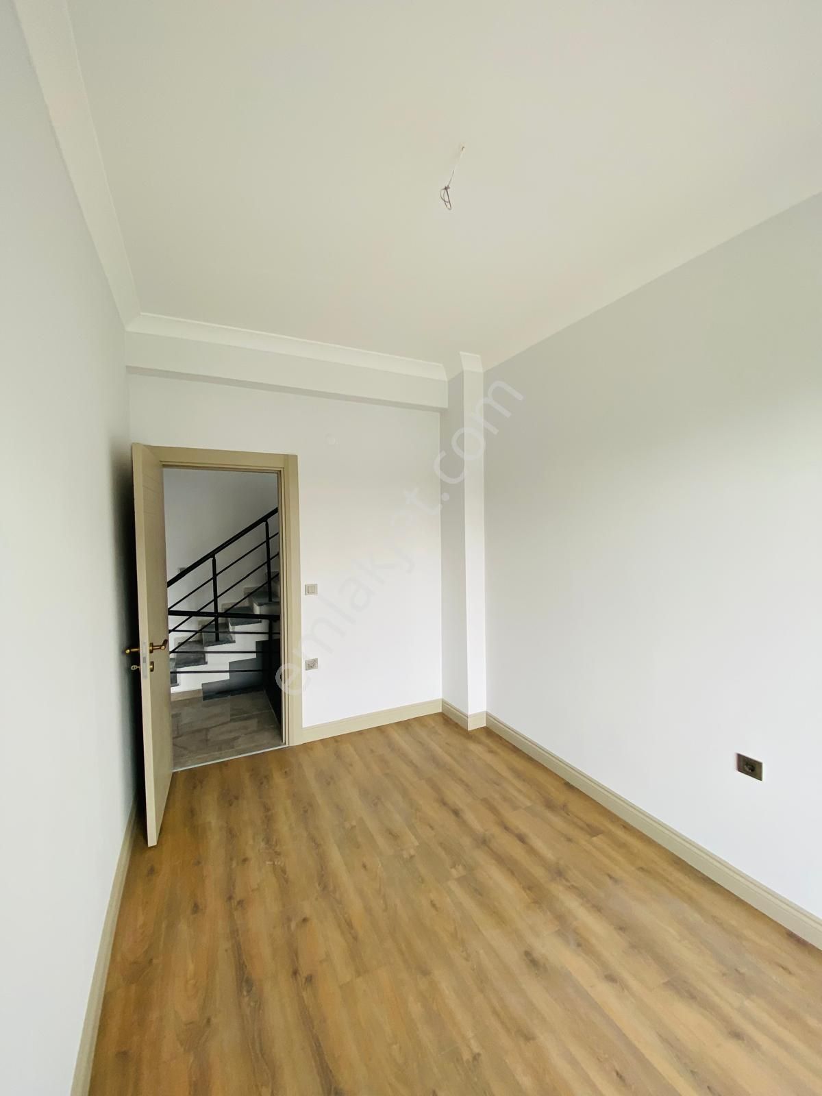 Vitrinden Çamlıbelde Denize 200 M Mesafede 3+1 Trıpleks - Görsel 25