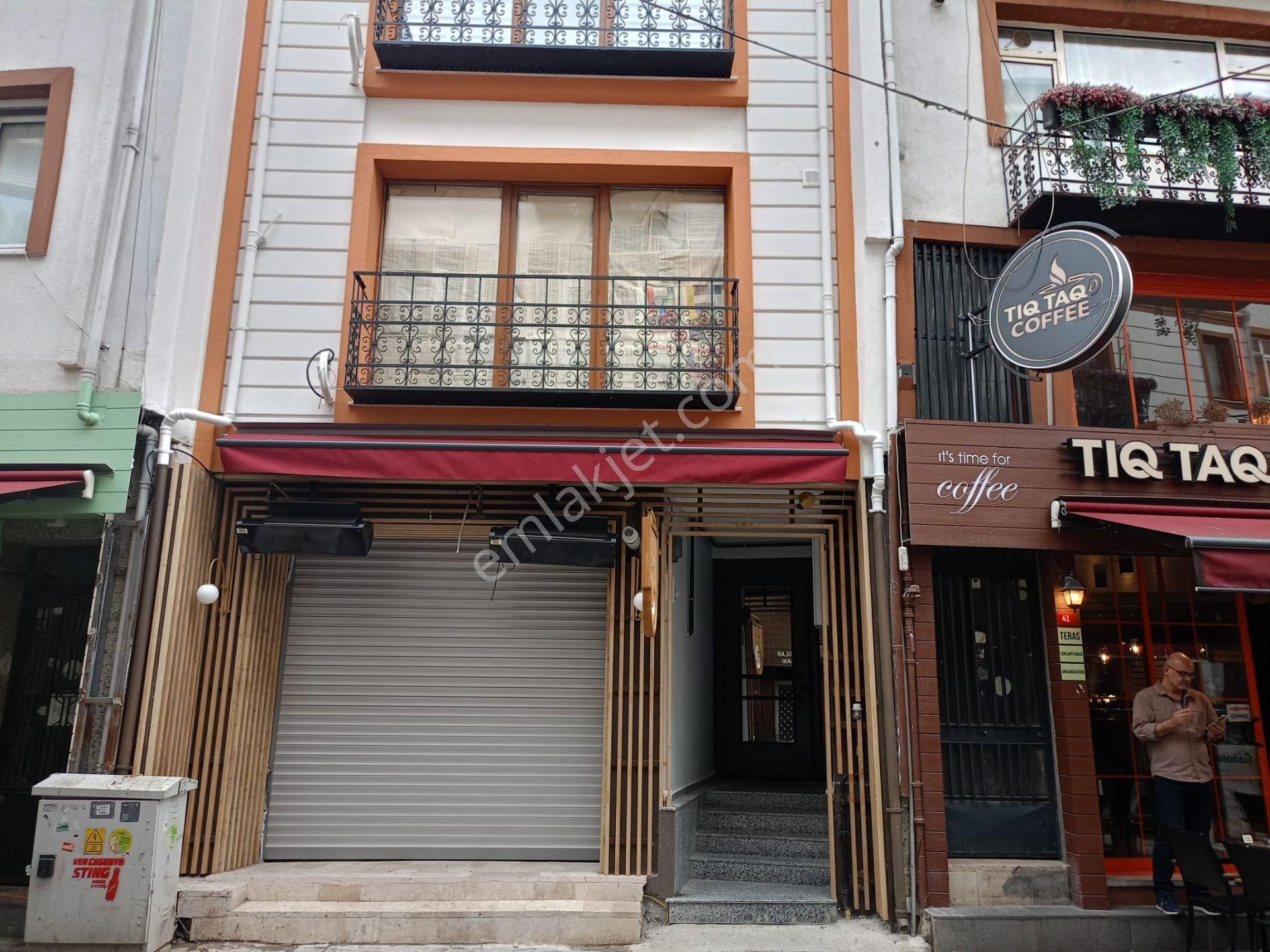 Üsküdar Uncular'da Teraslı Kiralık 1+1 Ofis/home Ofis