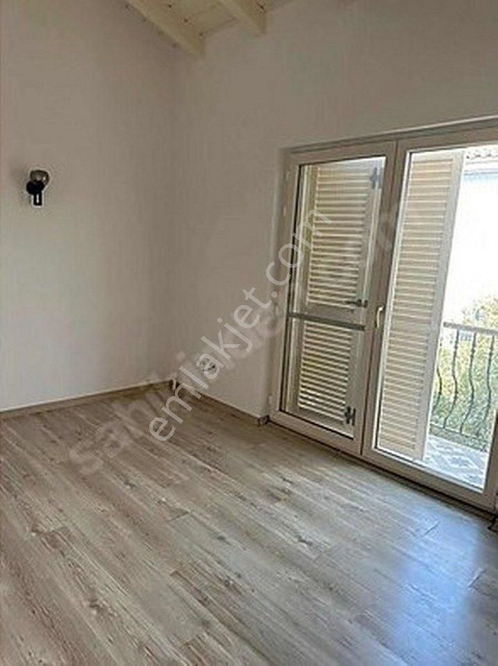 İzmir Çeşme Alaçatı Havuzlu Site İçinde Satılık Taş Ev Villa - Görsel 4