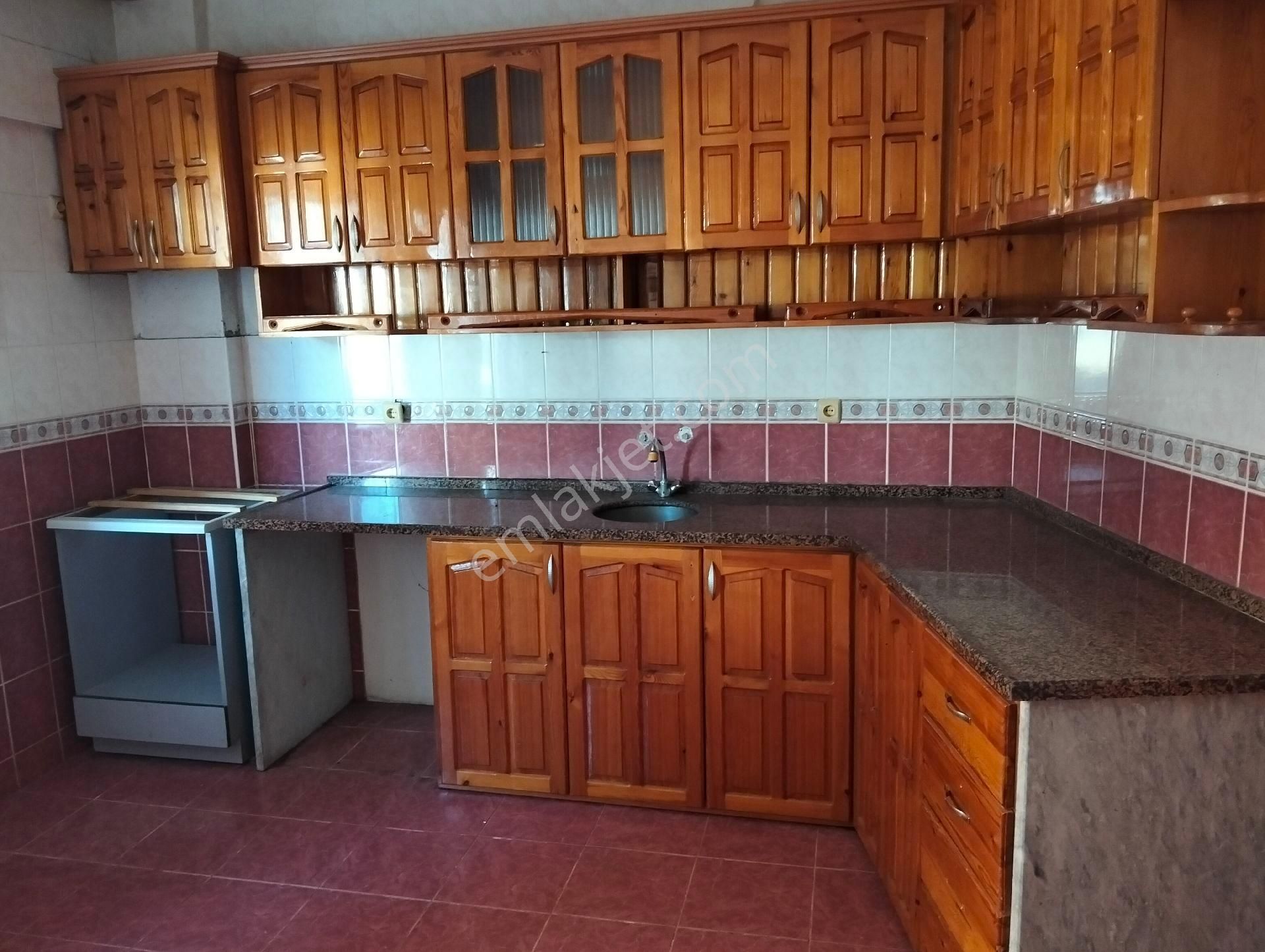 Çamköyde Kiralık Giriş Kat Dolmuşa Yakın 2+1 Daire