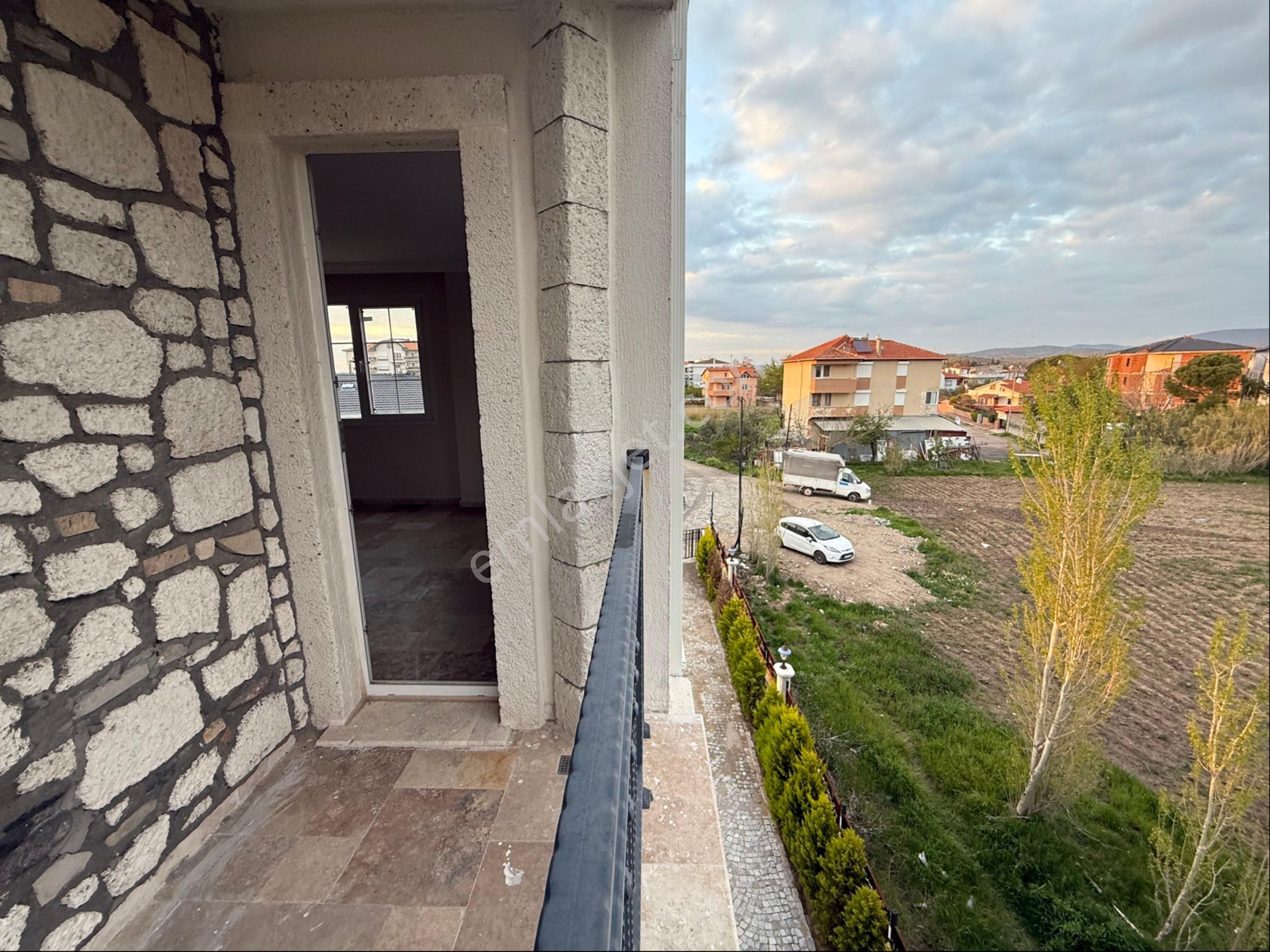 Ayvalık Altınova Havuzlu Sitede 1+1 Sıfır Özel Yapım Daireler - Görsel 8
