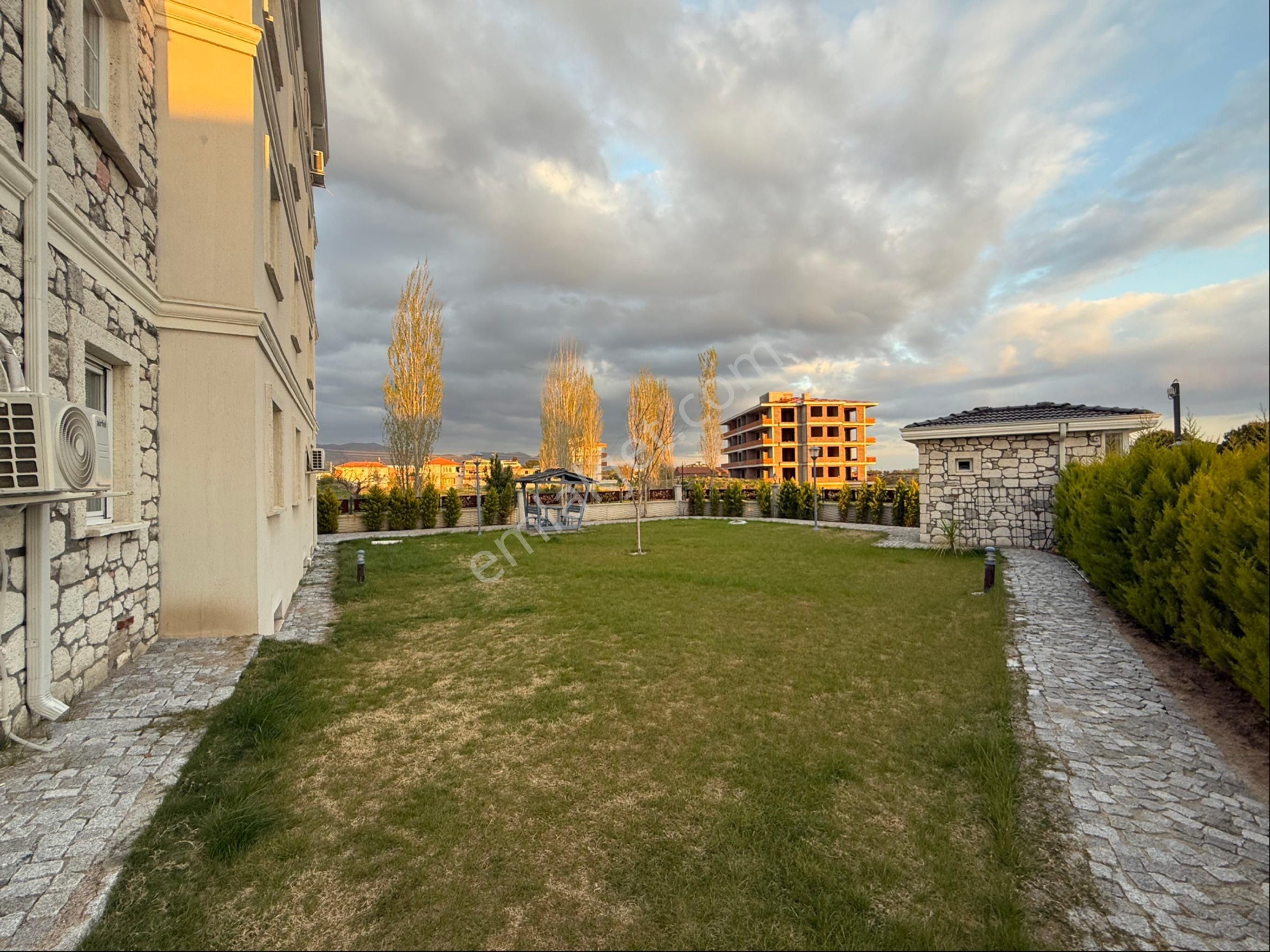 Ayvalık Altınova Havuzlu Sitede 1+1 Sıfır Özel Yapım Daireler - Görsel 25