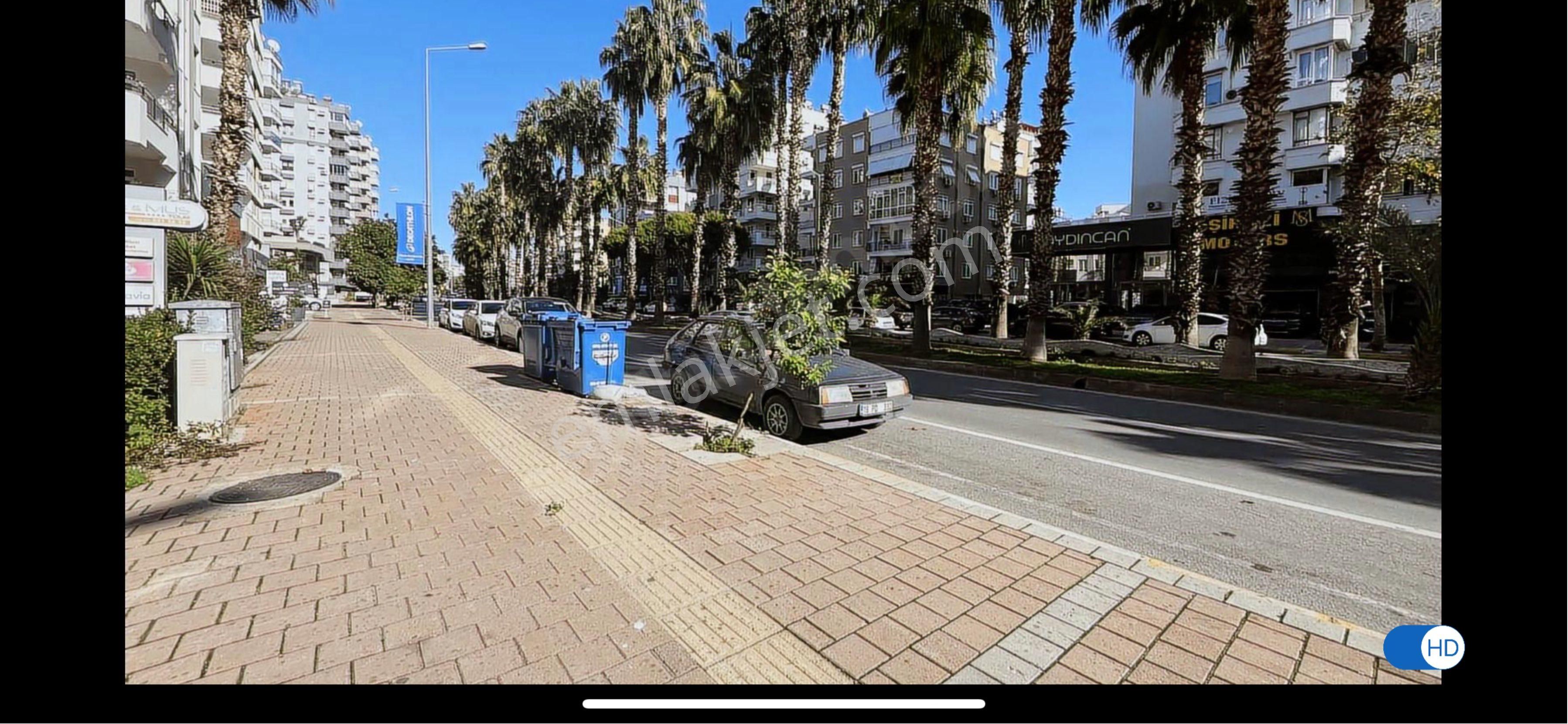 Ana Cadde Üzerinde Geniş Cepheli Dükkan