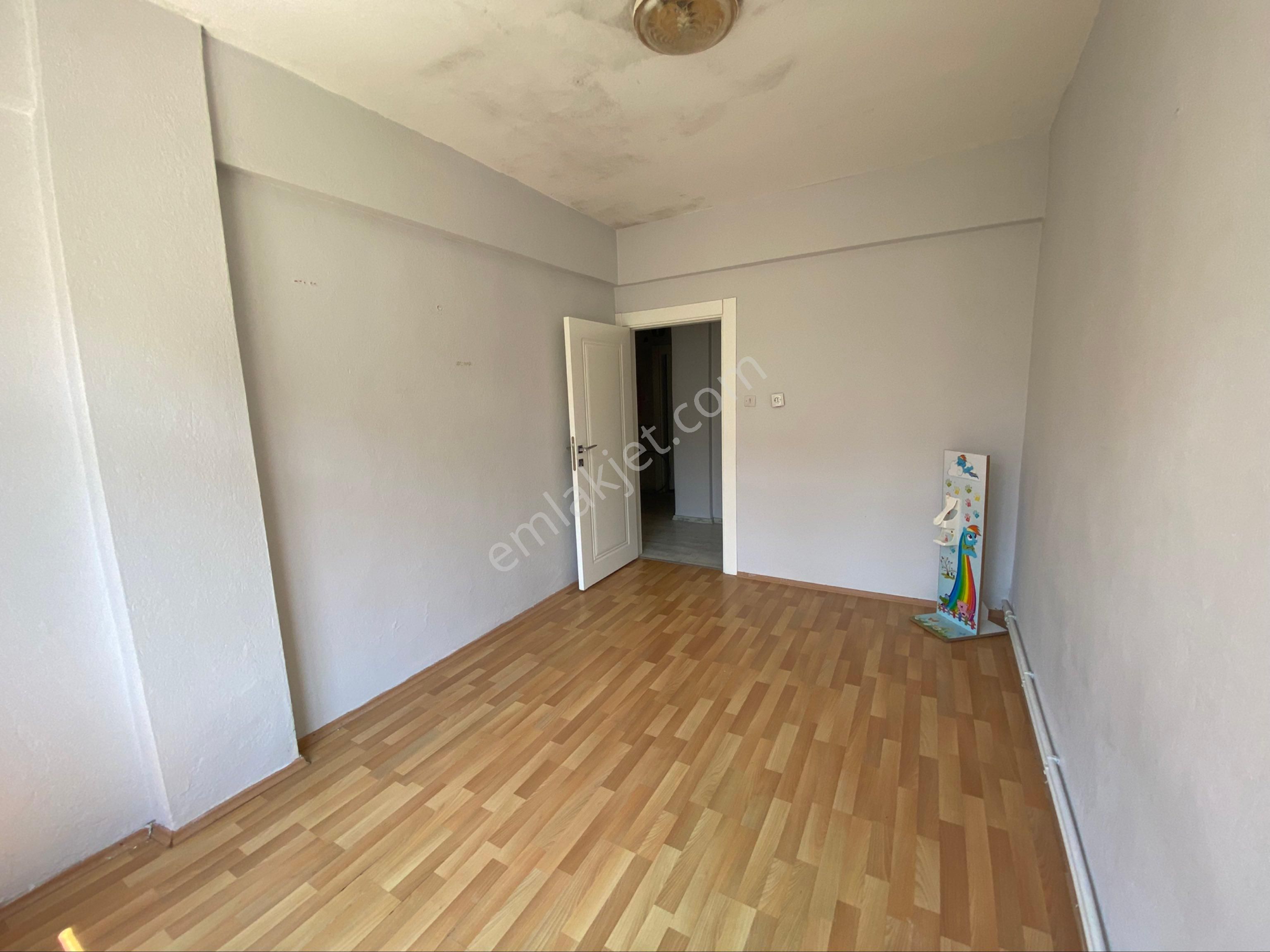 Aydın Emlak Şemsettin Caddesinde 120m2 3+1 Doğalgazlı