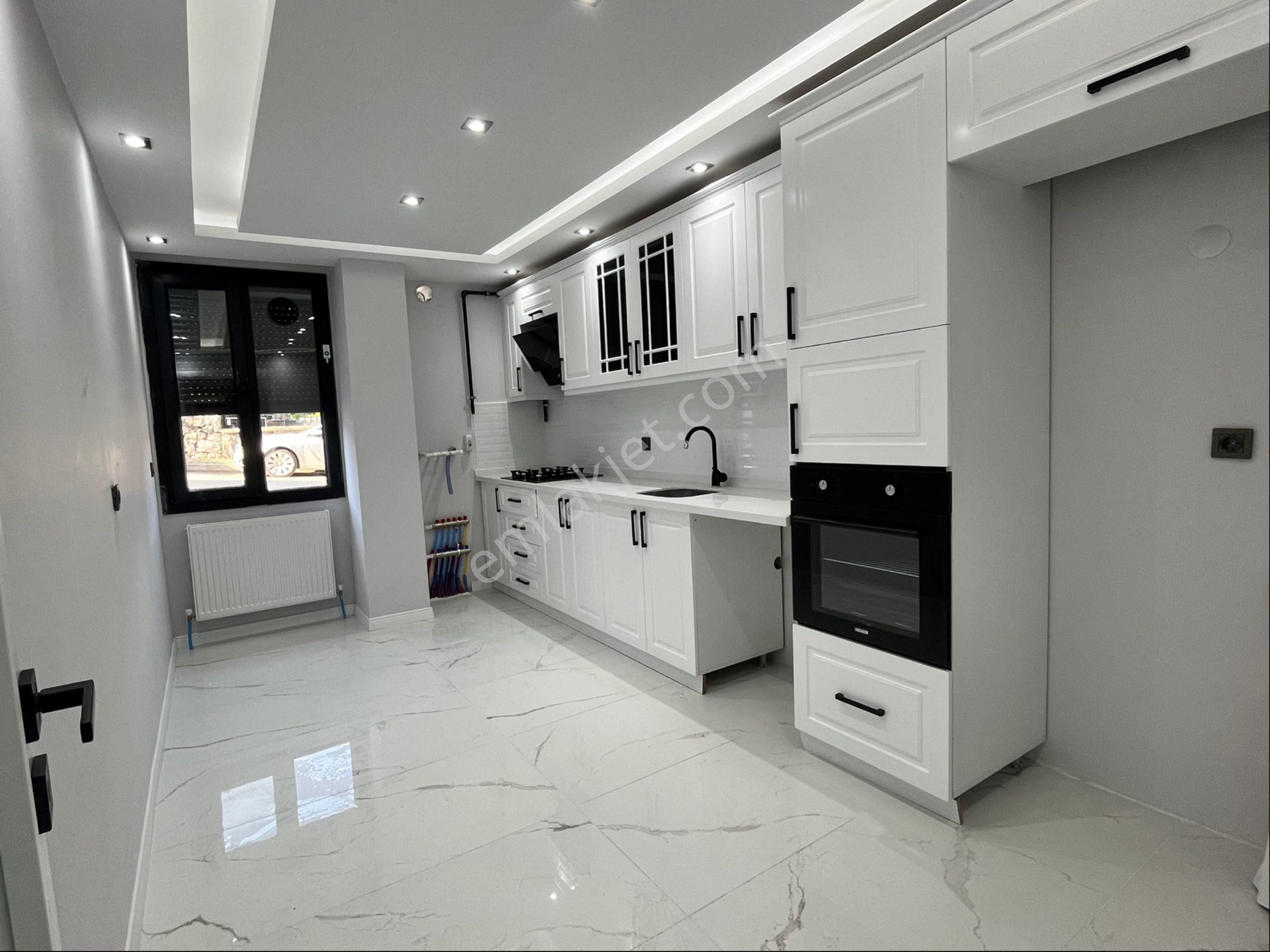 Çekmeköy'de Satılık 2+1 Balkonlu Otoparklı Ultra Lüks Daire