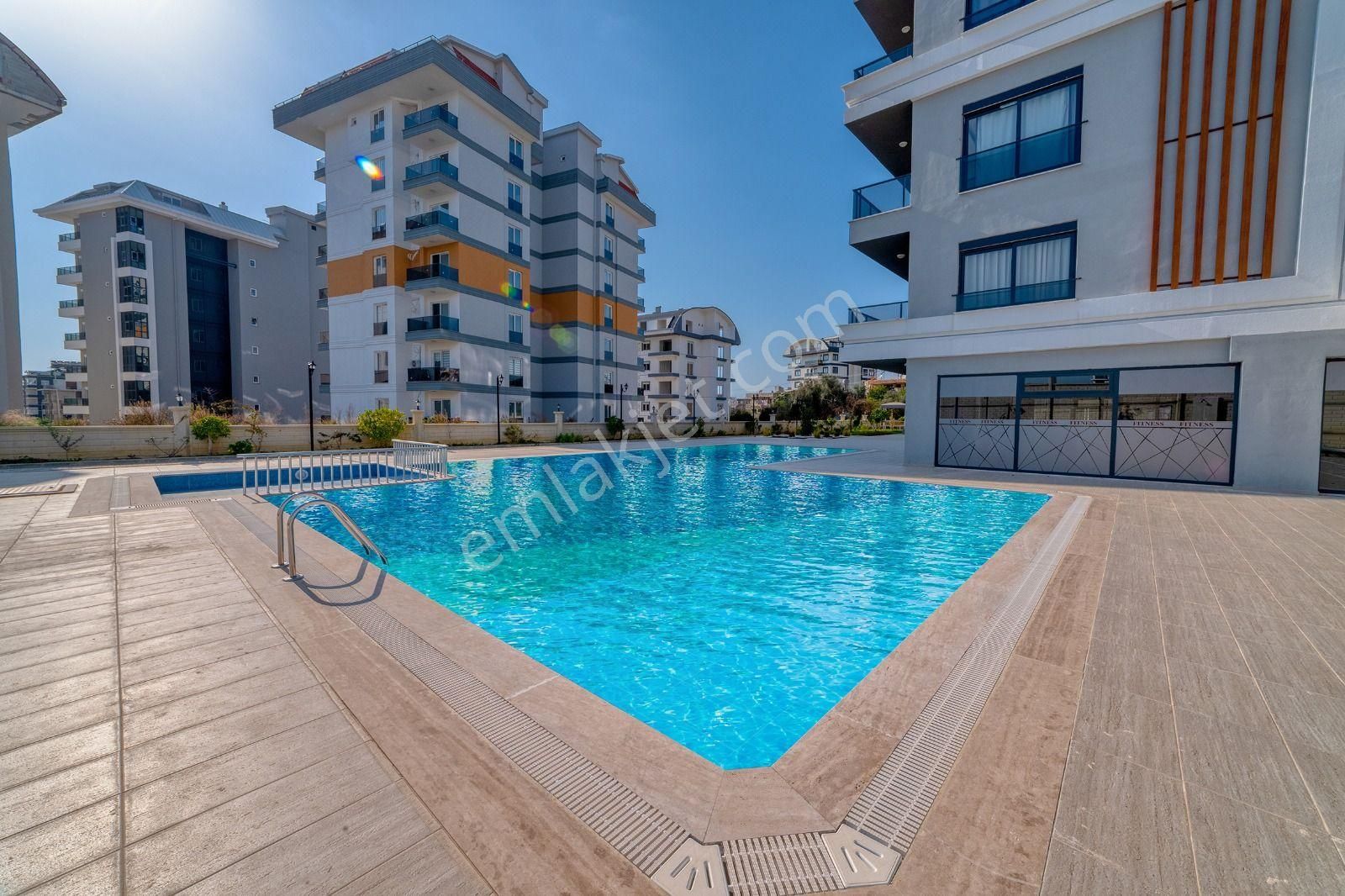 Alanya Avsallar'da Yeni Sitede İç Mimardan Tasarımlı 1+1 Daire - Görsel 22