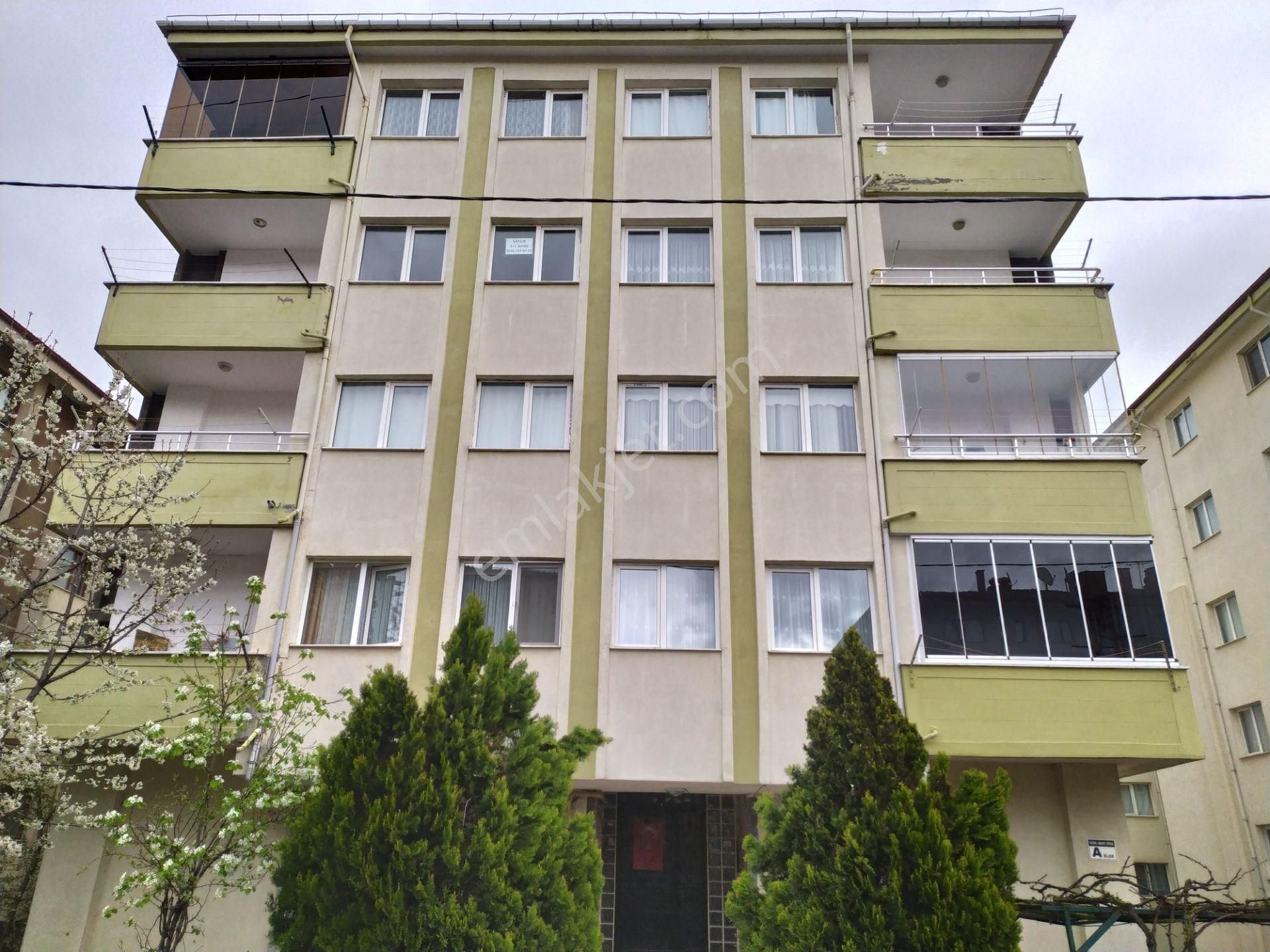 İzzet Baysal Mah. Ara Kat Merkezi Konum 3+1 Satılık Daire
