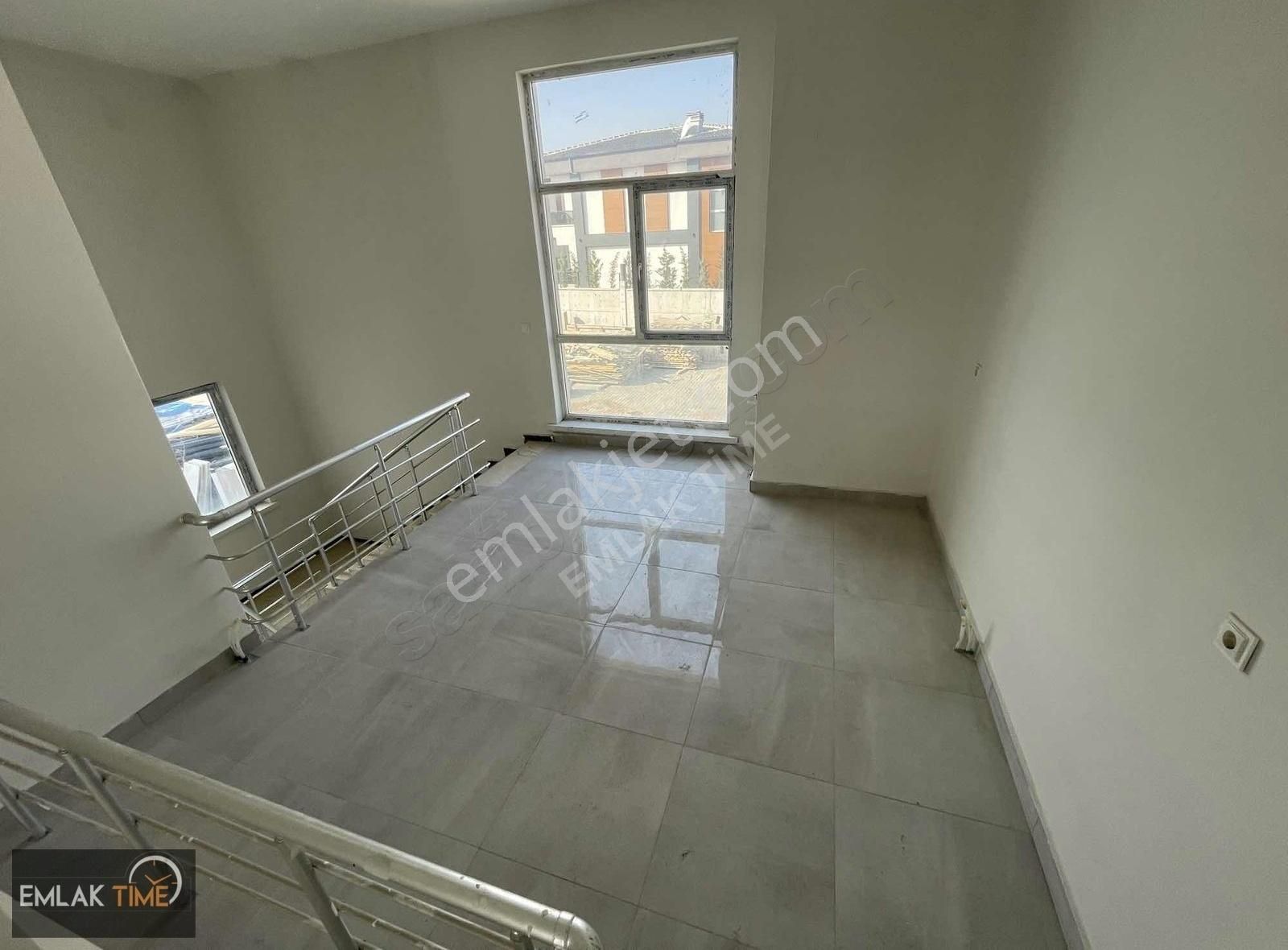 Cadde Üzeri Depolu Ve Bahçeli 3 Katlı Komple Dükkan - Görsel 2