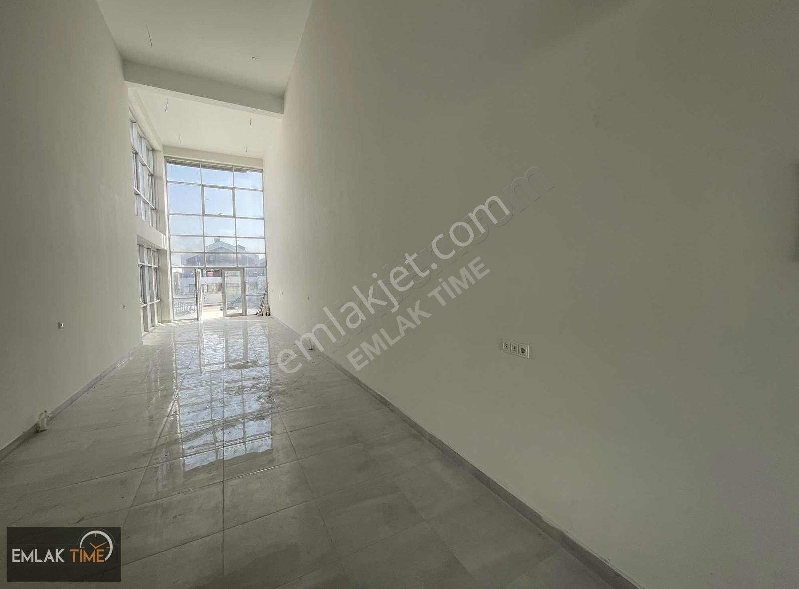 Cadde Üzeri Depolu Ve Bahçeli 3 Katlı Komple Dükkan - Görsel 3