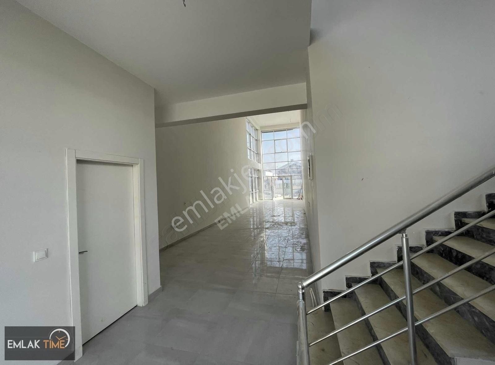 Cadde Üzeri Depolu Ve Bahçeli 3 Katlı Komple Dükkan - Görsel 11