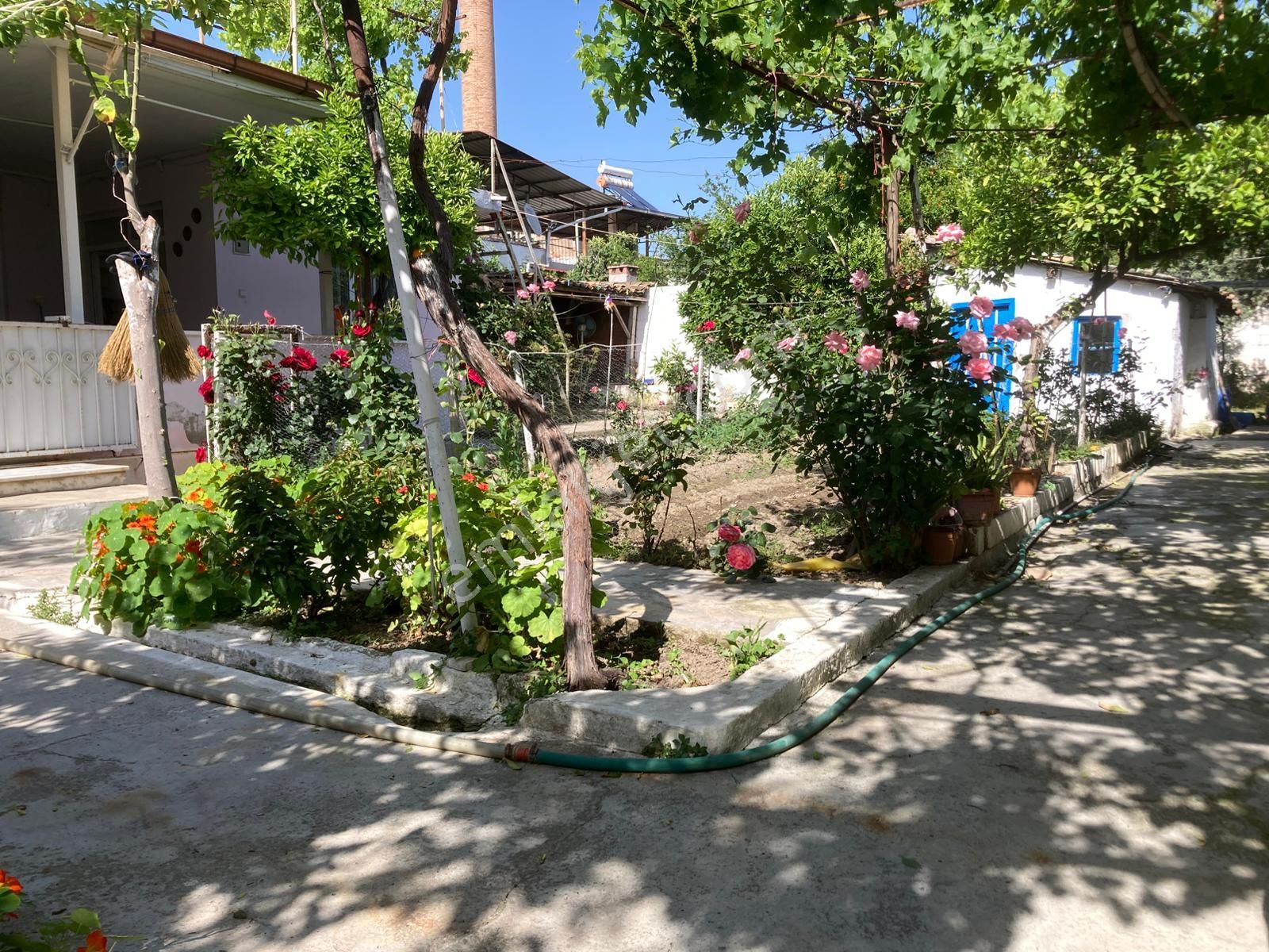 Hayri Avcıoğlu Gayrimenkul'den Tahta Köprü Mevkii Müstakil Ev Bahçeli