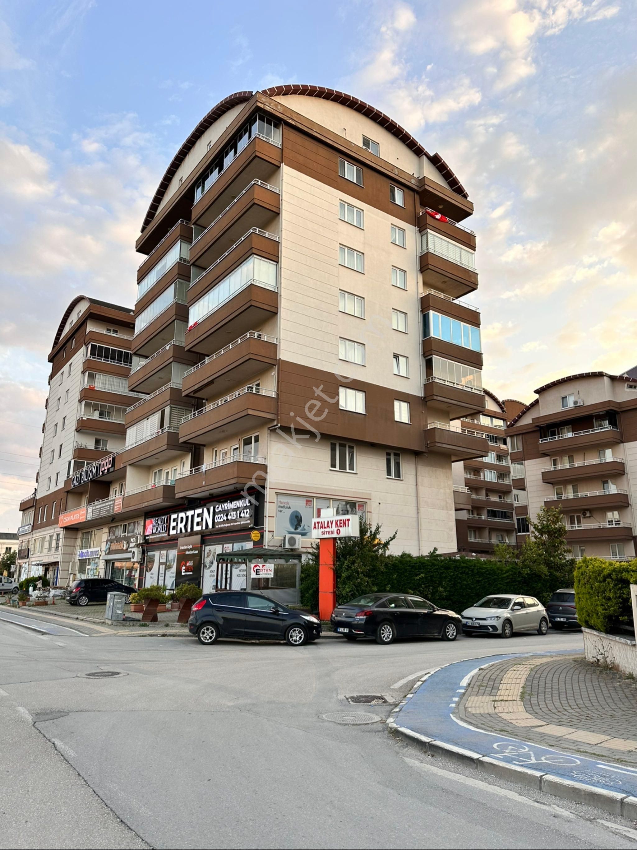 Nilüfer Altınşehir Mahallesinde Site İçerisinde 3+1 Arakat Kiralık Daire
