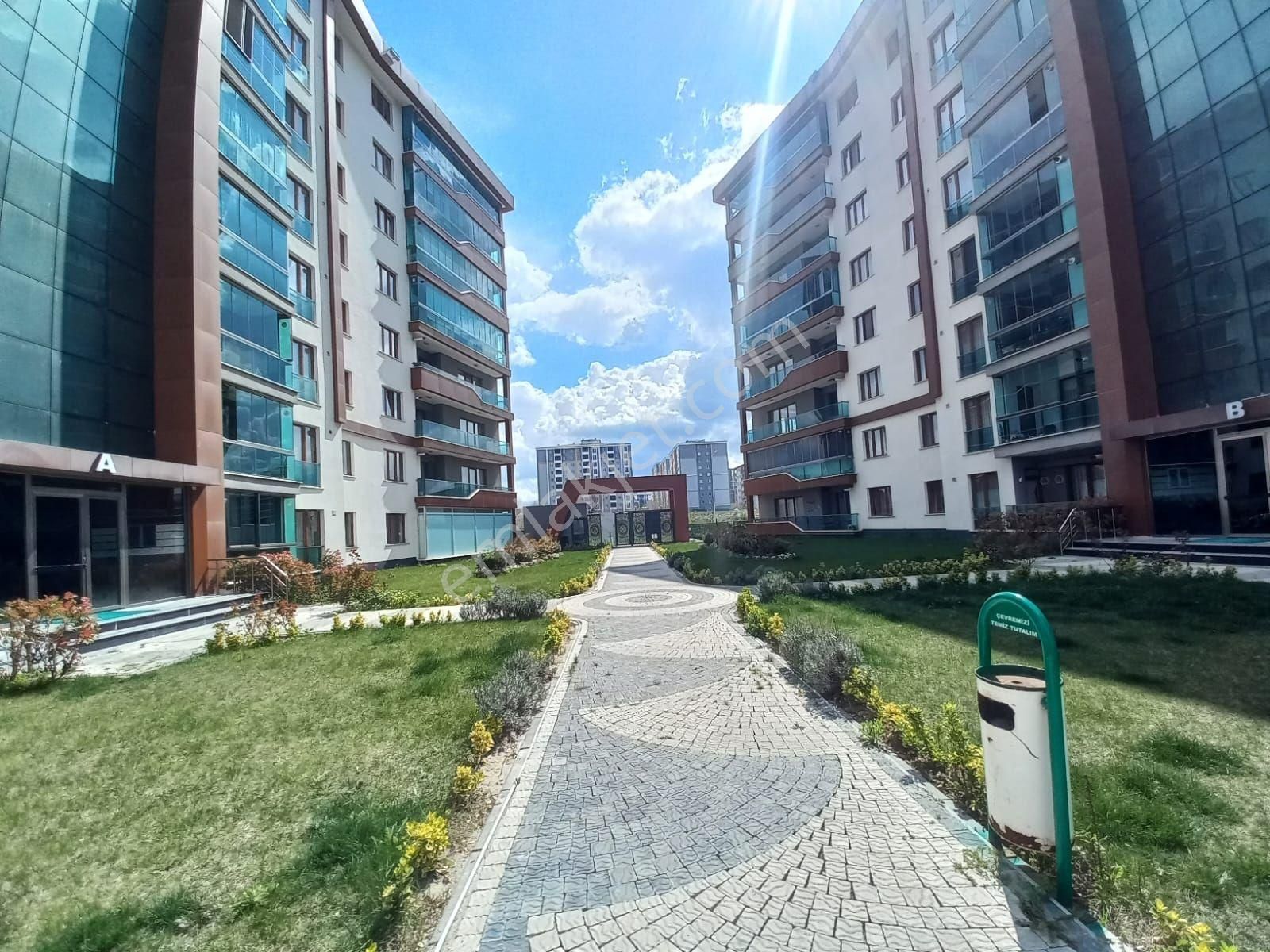 Fa Özbirden 7/24 Güvenlikli Kapalı Havuzlu Ful Eşyalı Satılık 2+1 Fırsat Dairesi