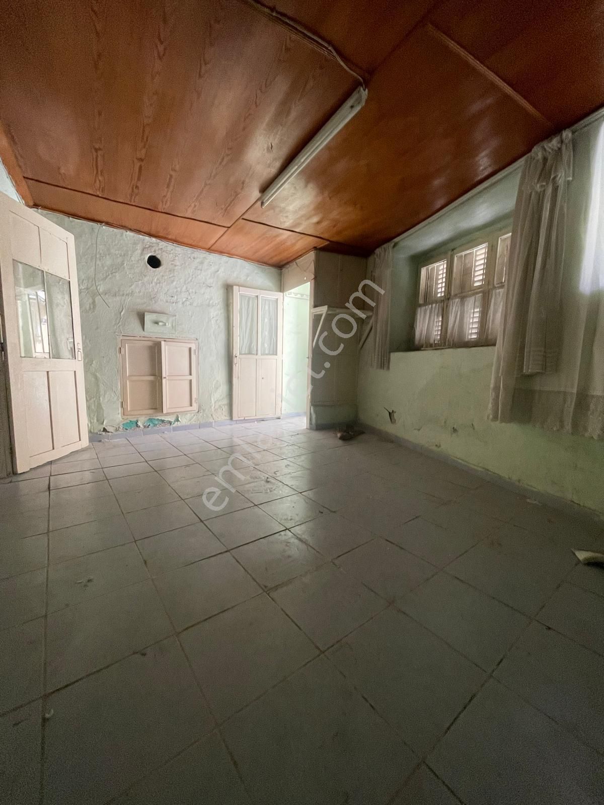 Premar Ayvada'dan Ayvalık Merkez'de 3+1 Avlulu 2 Katlı Taş Ev - Görsel 9