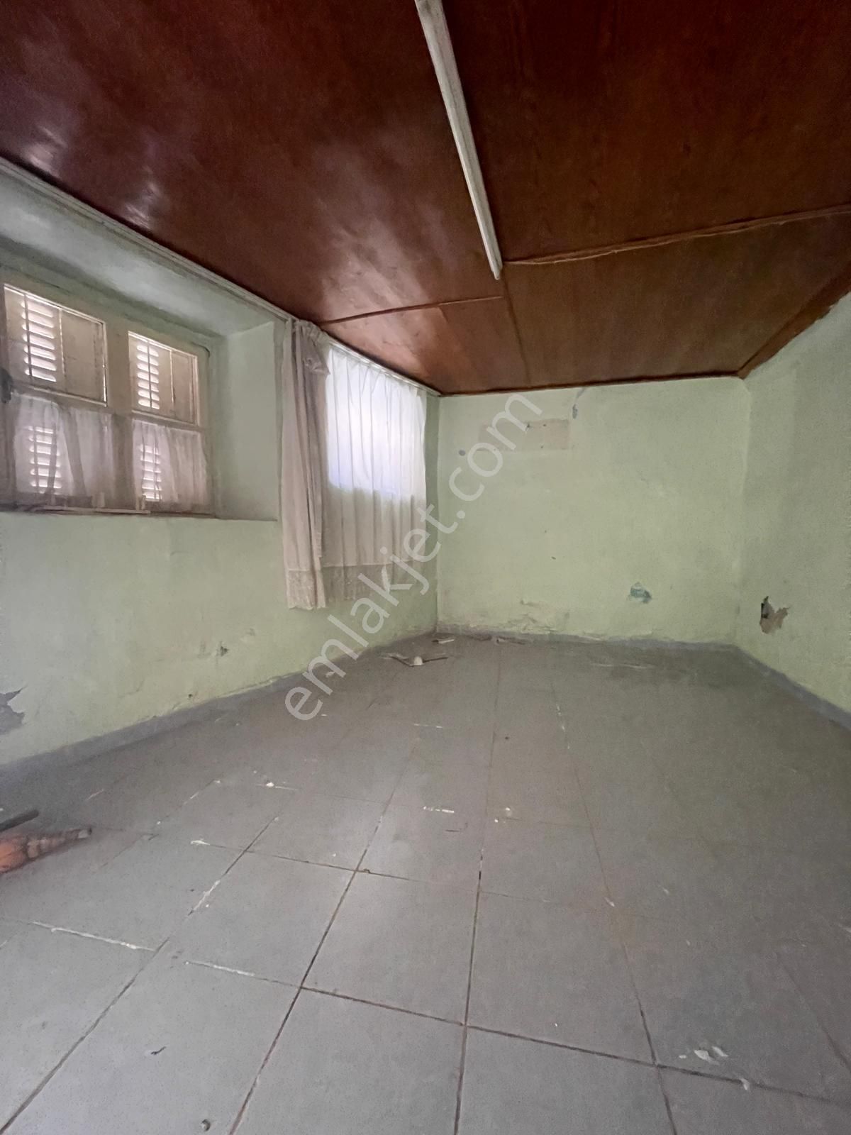 Premar Ayvada'dan Ayvalık Merkez'de 3+1 Avlulu 2 Katlı Taş Ev - Görsel 8