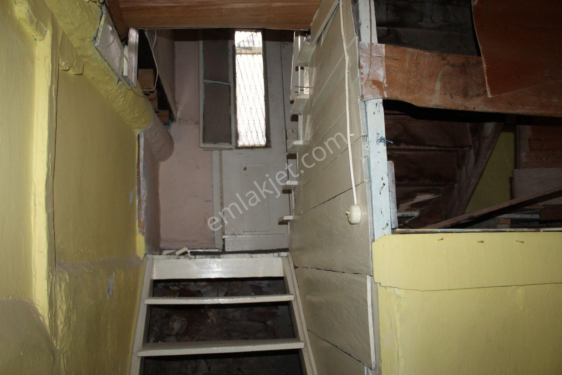 Premar Ayvada'dan Ayvalık Merkez'de 3+1 Avlulu 2 Katlı Taş Ev - Görsel 20