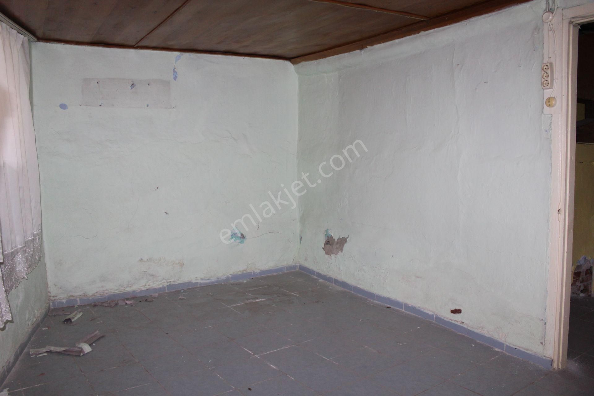 Premar Ayvada'dan Ayvalık Merkez'de 3+1 Avlulu 2 Katlı Taş Ev - Görsel 6