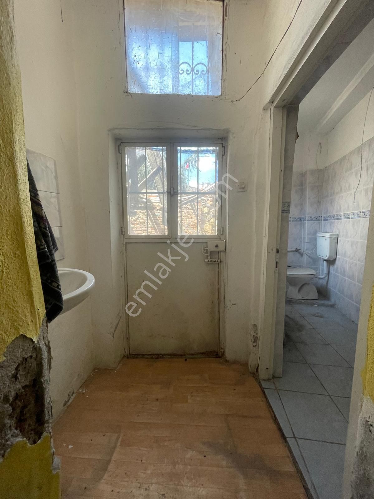 Premar Ayvada'dan Ayvalık Merkez'de 3+1 Avlulu 2 Katlı Taş Ev - Görsel 16