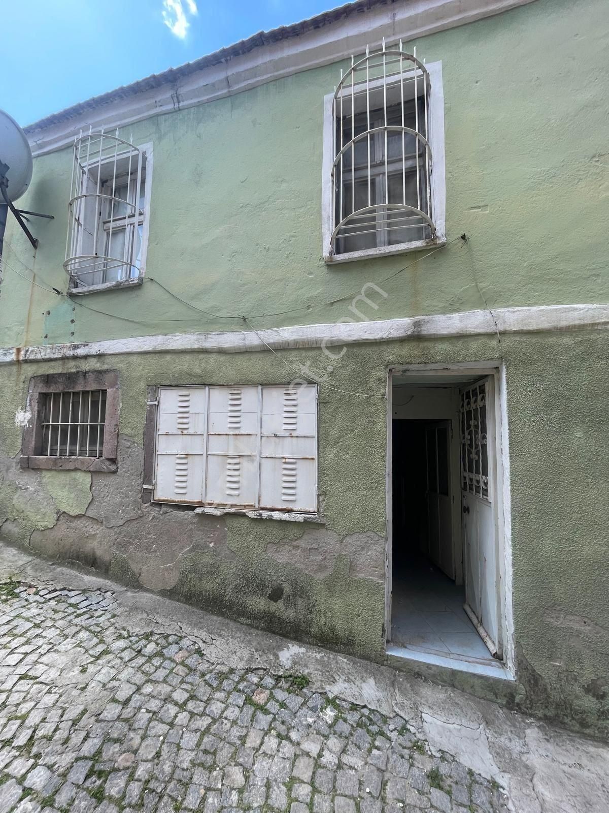 Premar Ayvada'dan Ayvalık Merkez'de 3+1 Avlulu 2 Katlı Taş Ev - Görsel 4