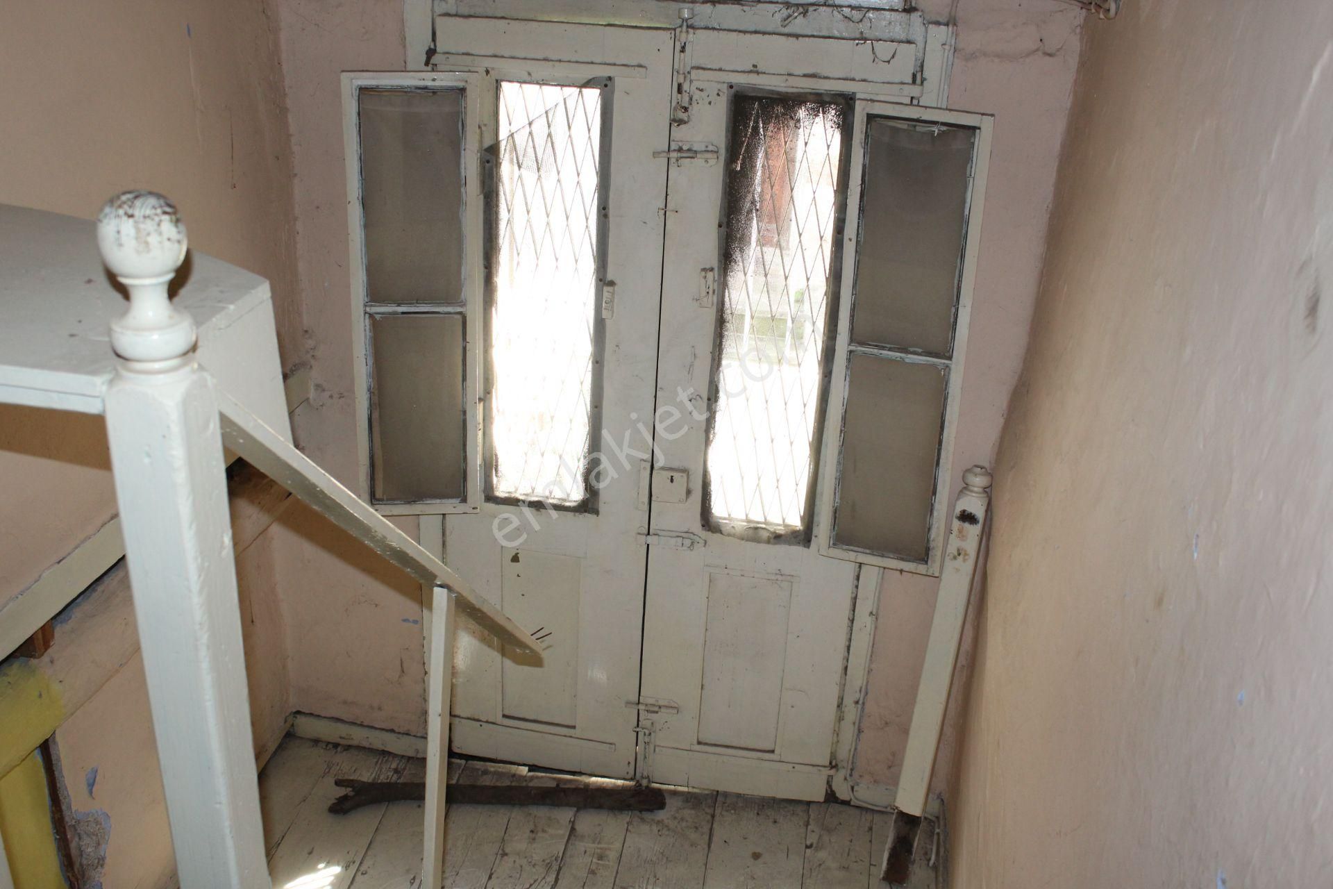 Premar Ayvada'dan Ayvalık Merkez'de 3+1 Avlulu 2 Katlı Taş Ev - Görsel 21